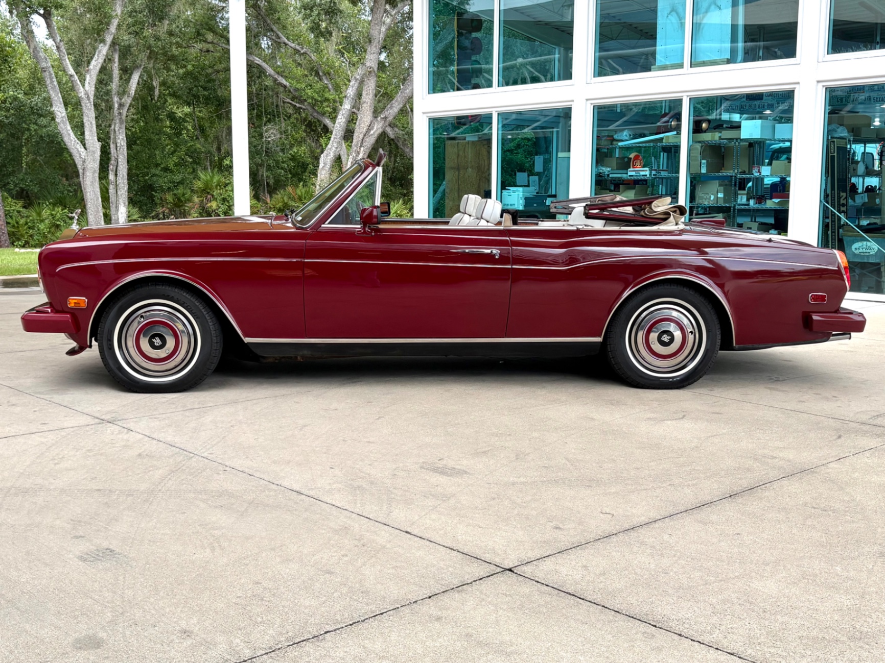 Vehicle photo 10