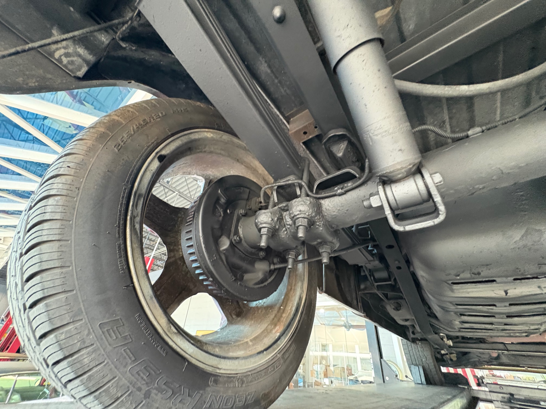 Vehicle photo 38