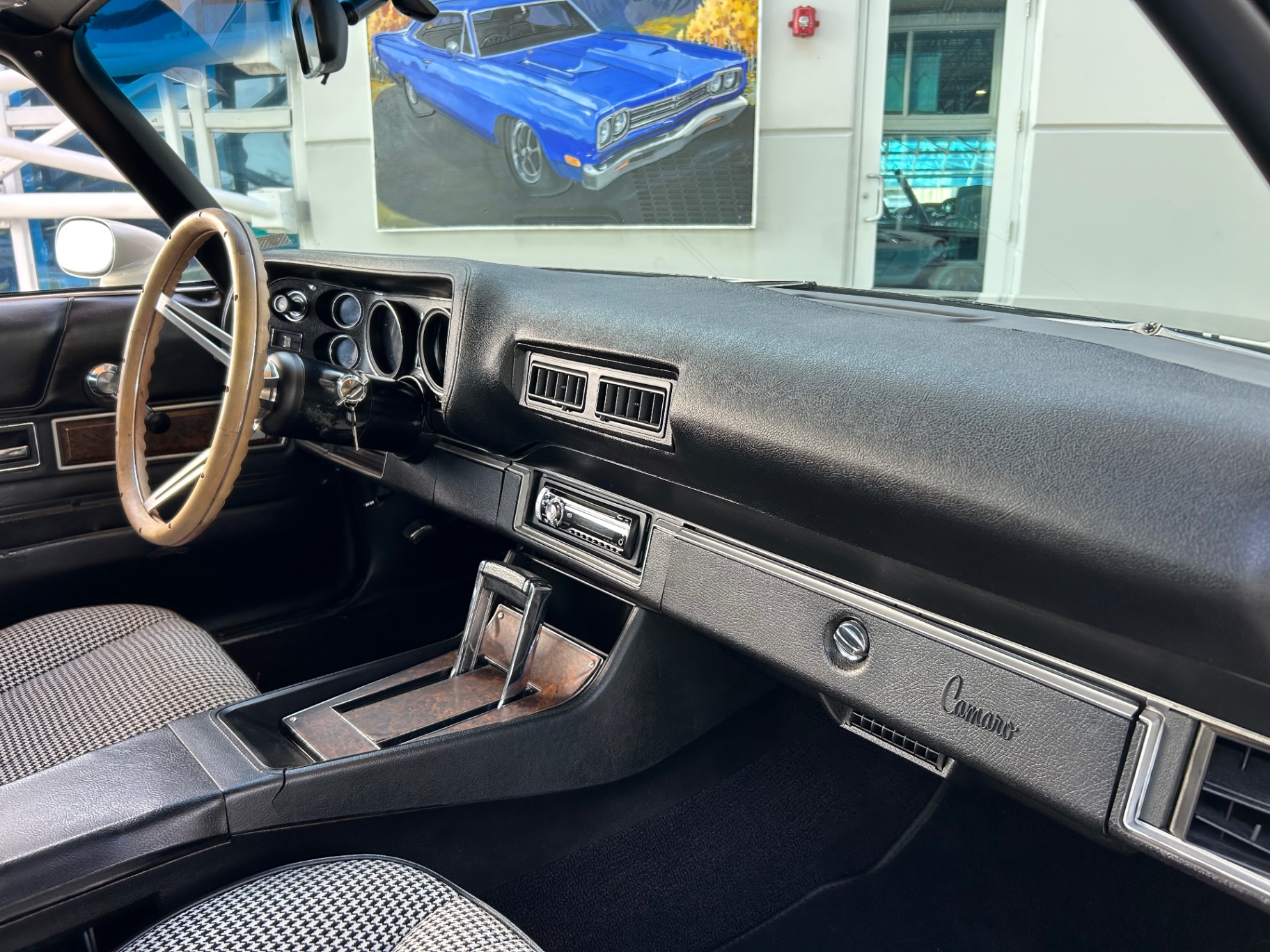 Vehicle photo 36
