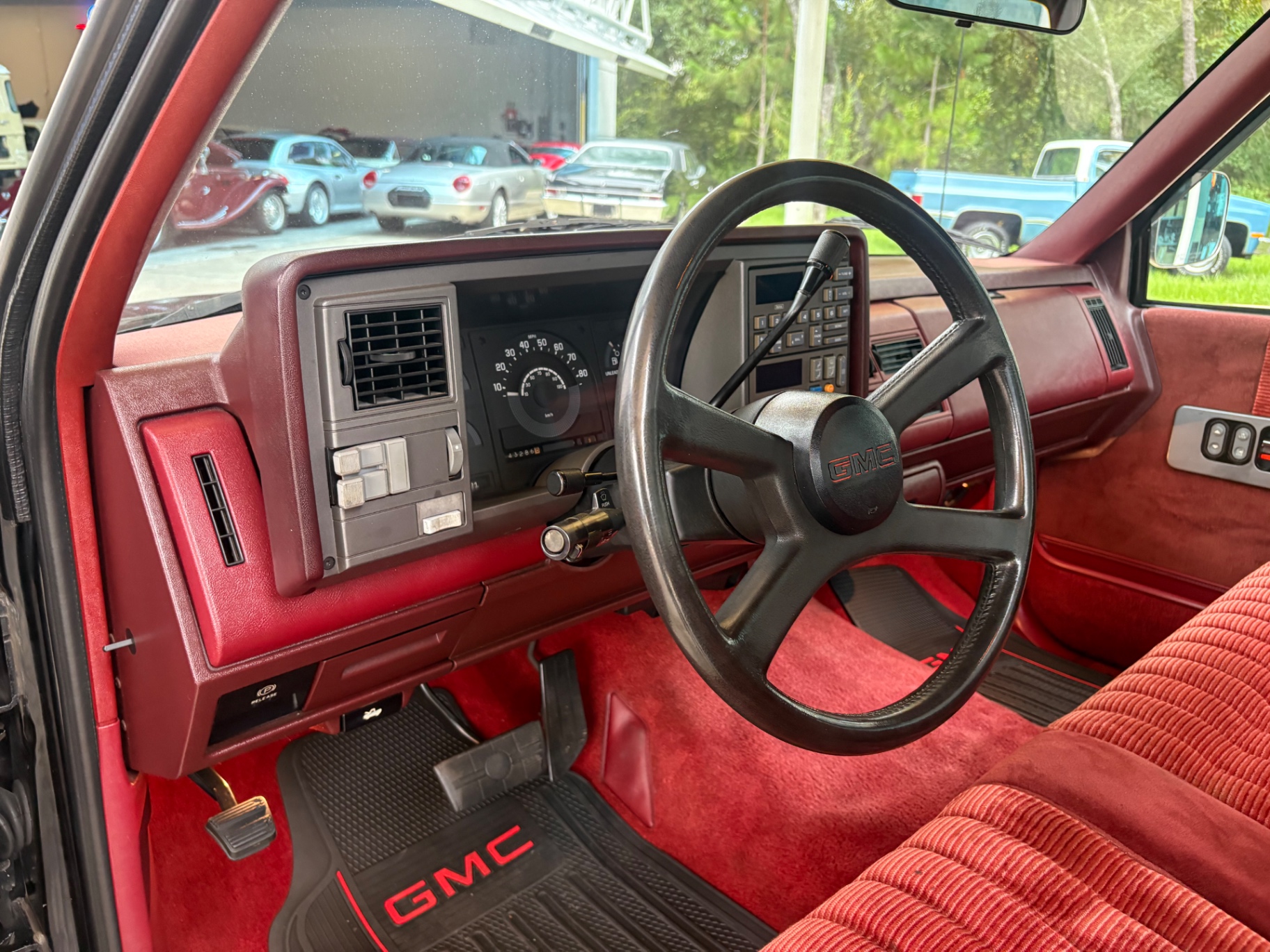 Vehicle photo 32