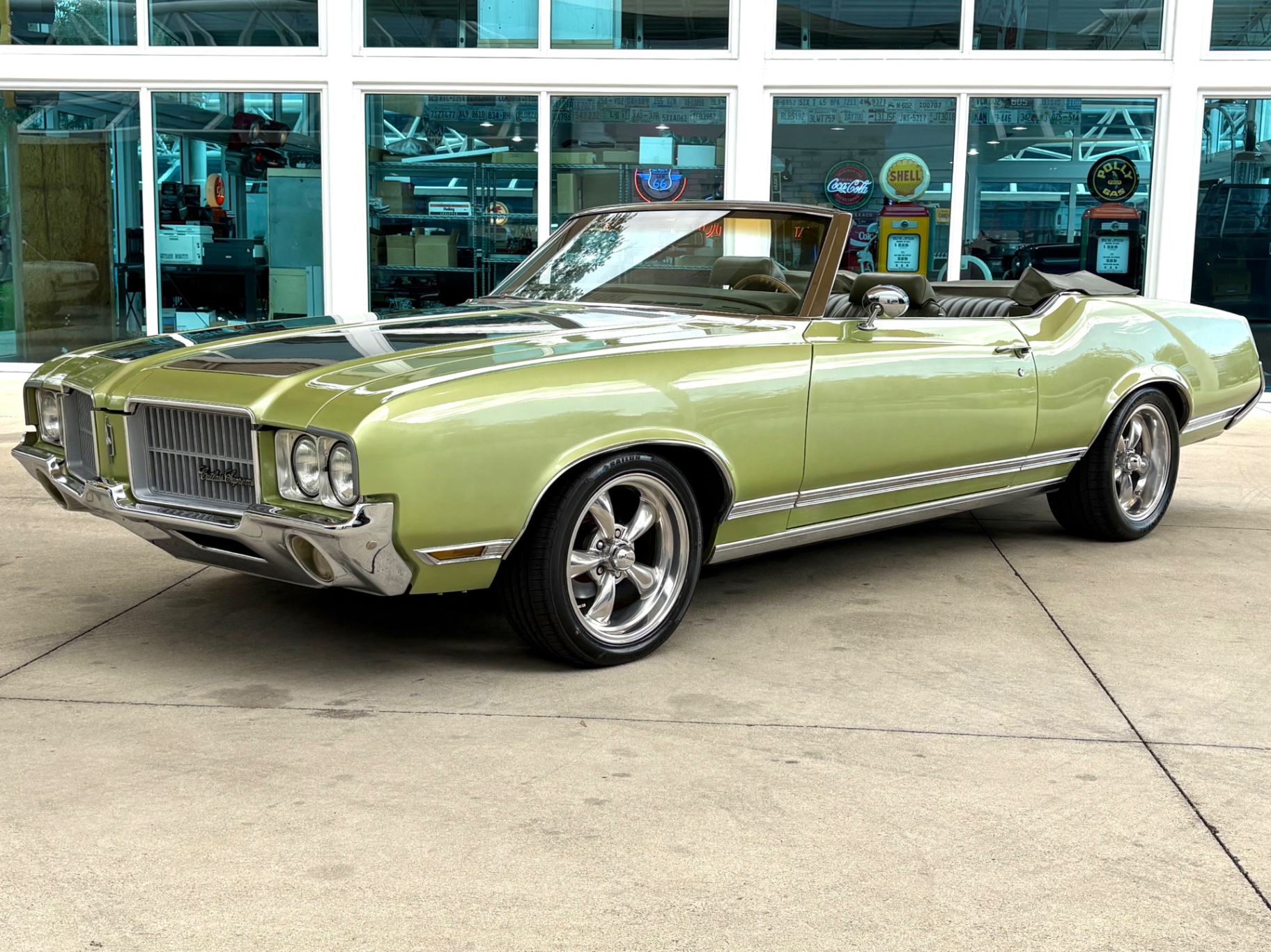 Vehicle photo 11