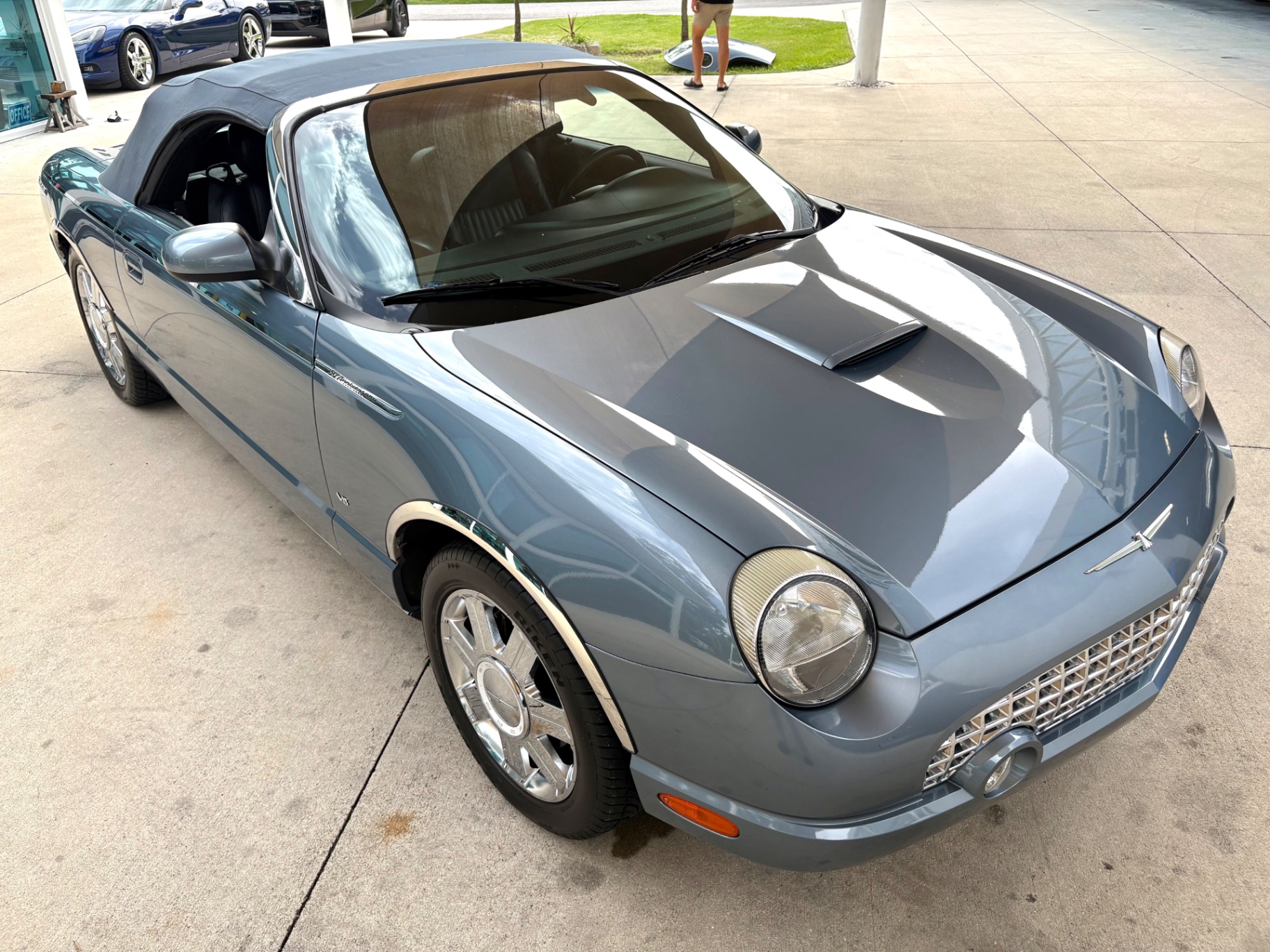 Vehicle photo 21