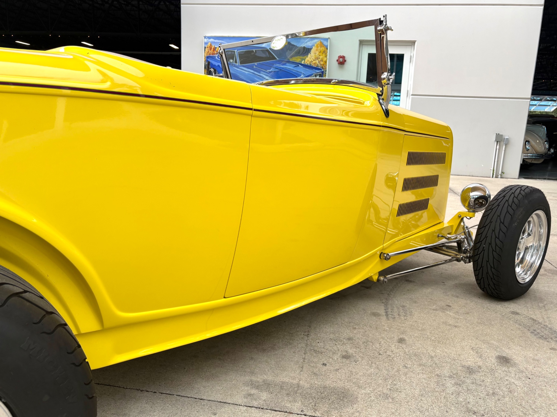 Vehicle photo 17