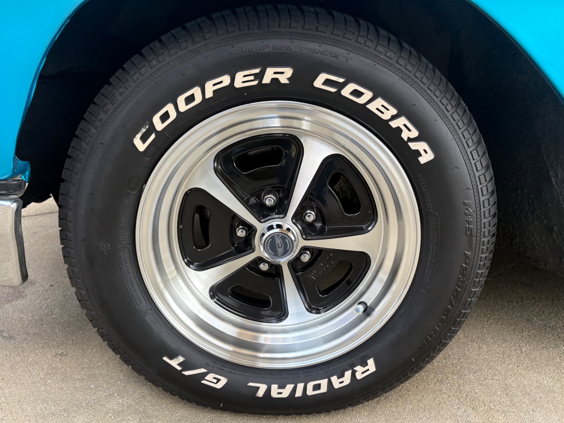 Vehicle photo 21