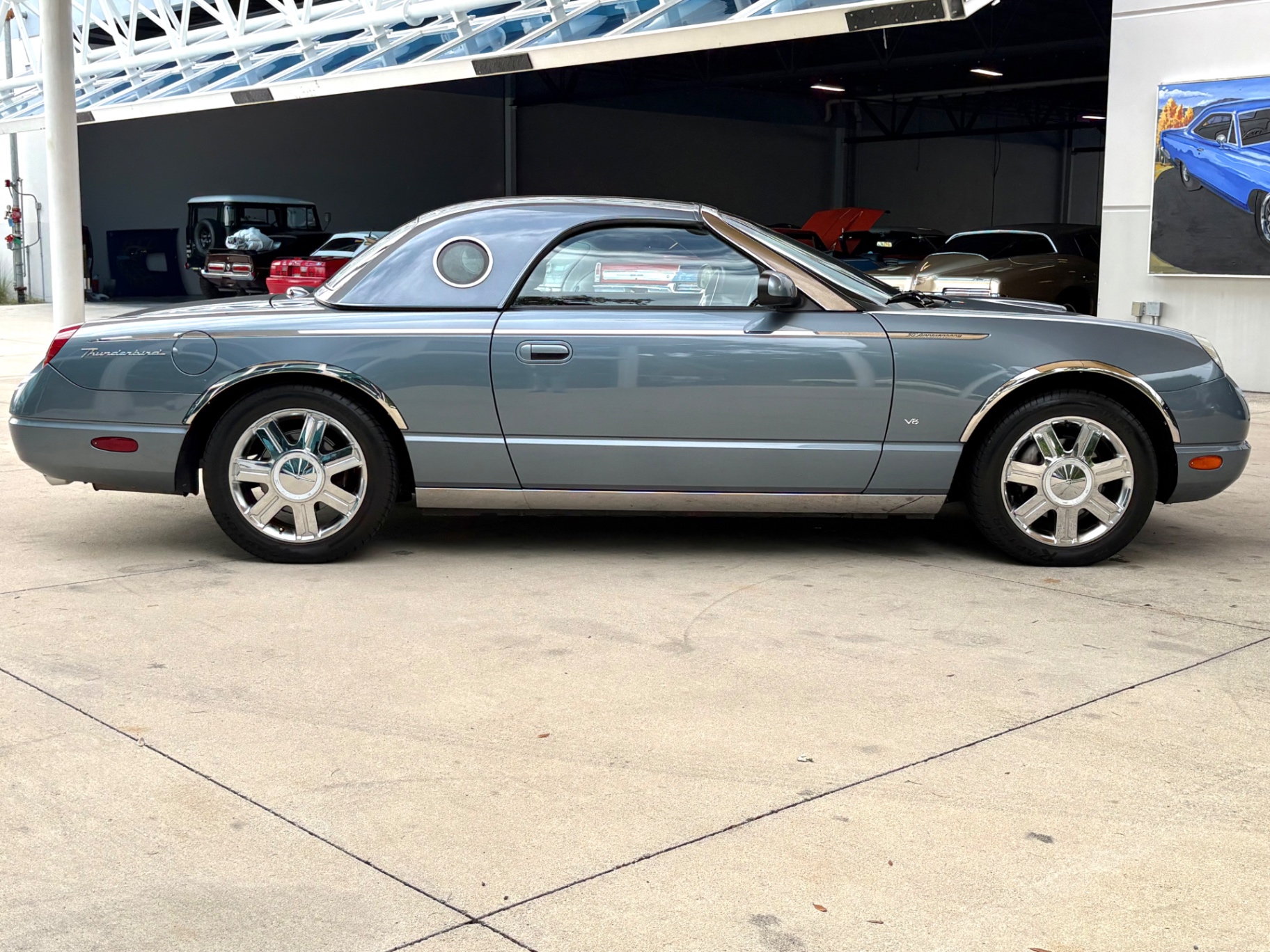 Vehicle photo 27