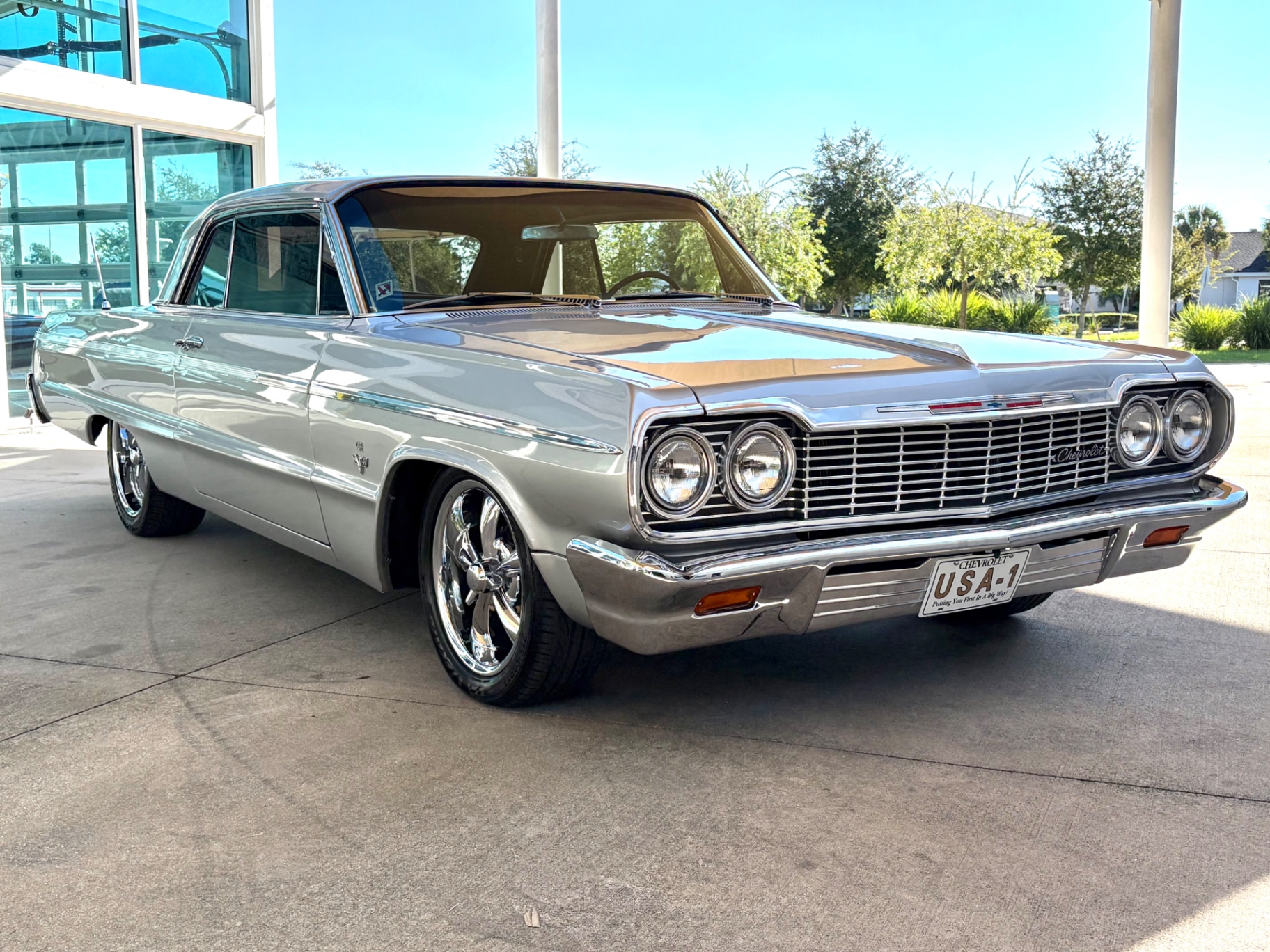 Vehicle photo 3
