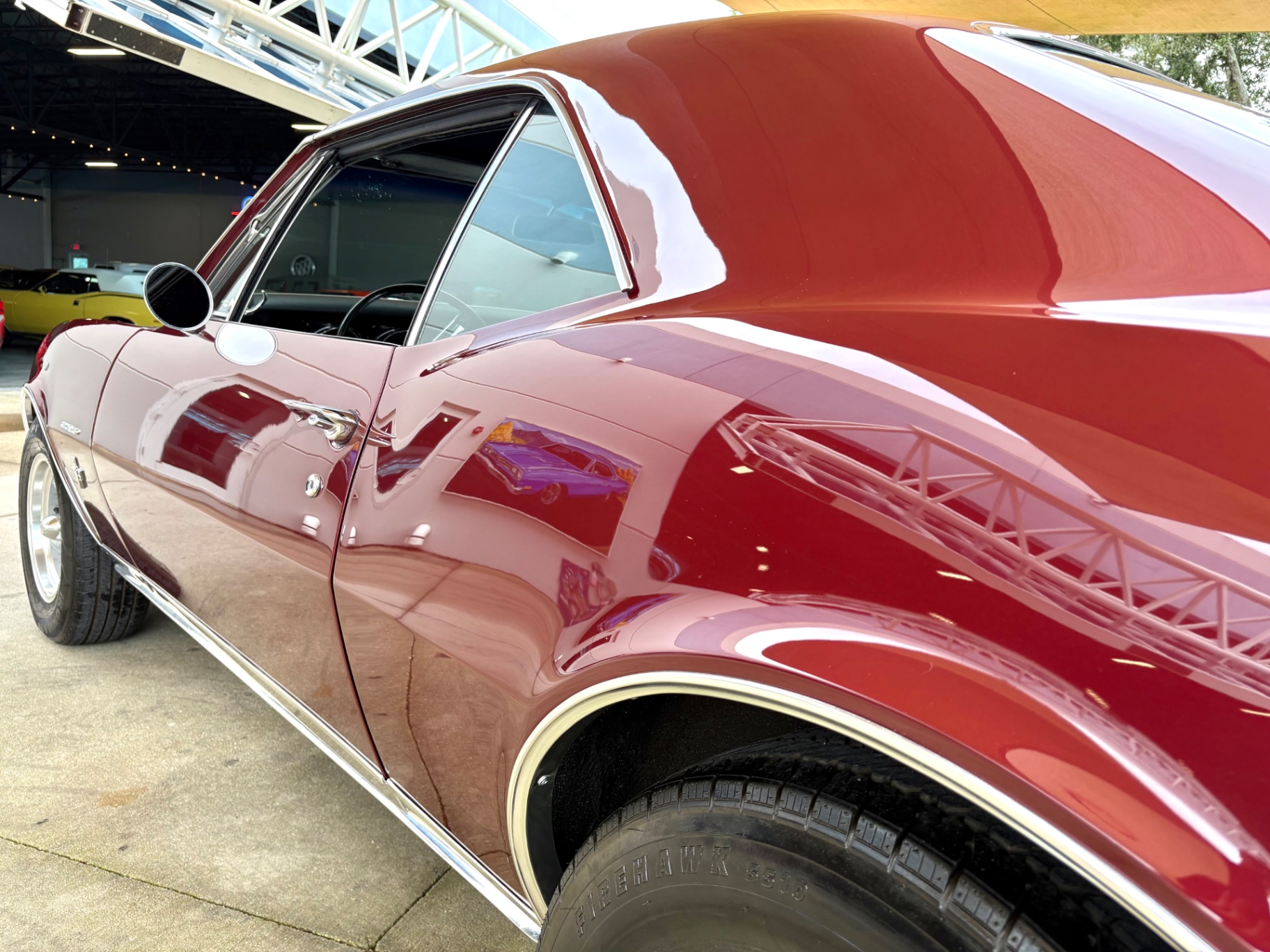 Vehicle photo 13