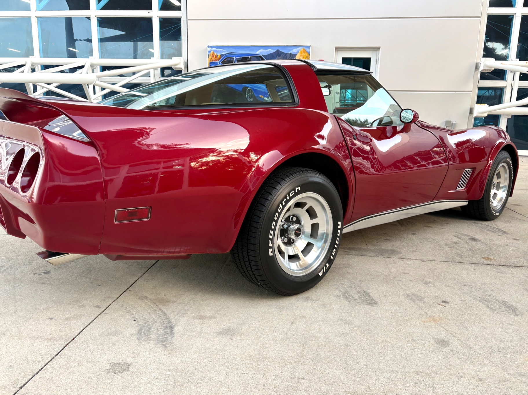 Vehicle photo 16