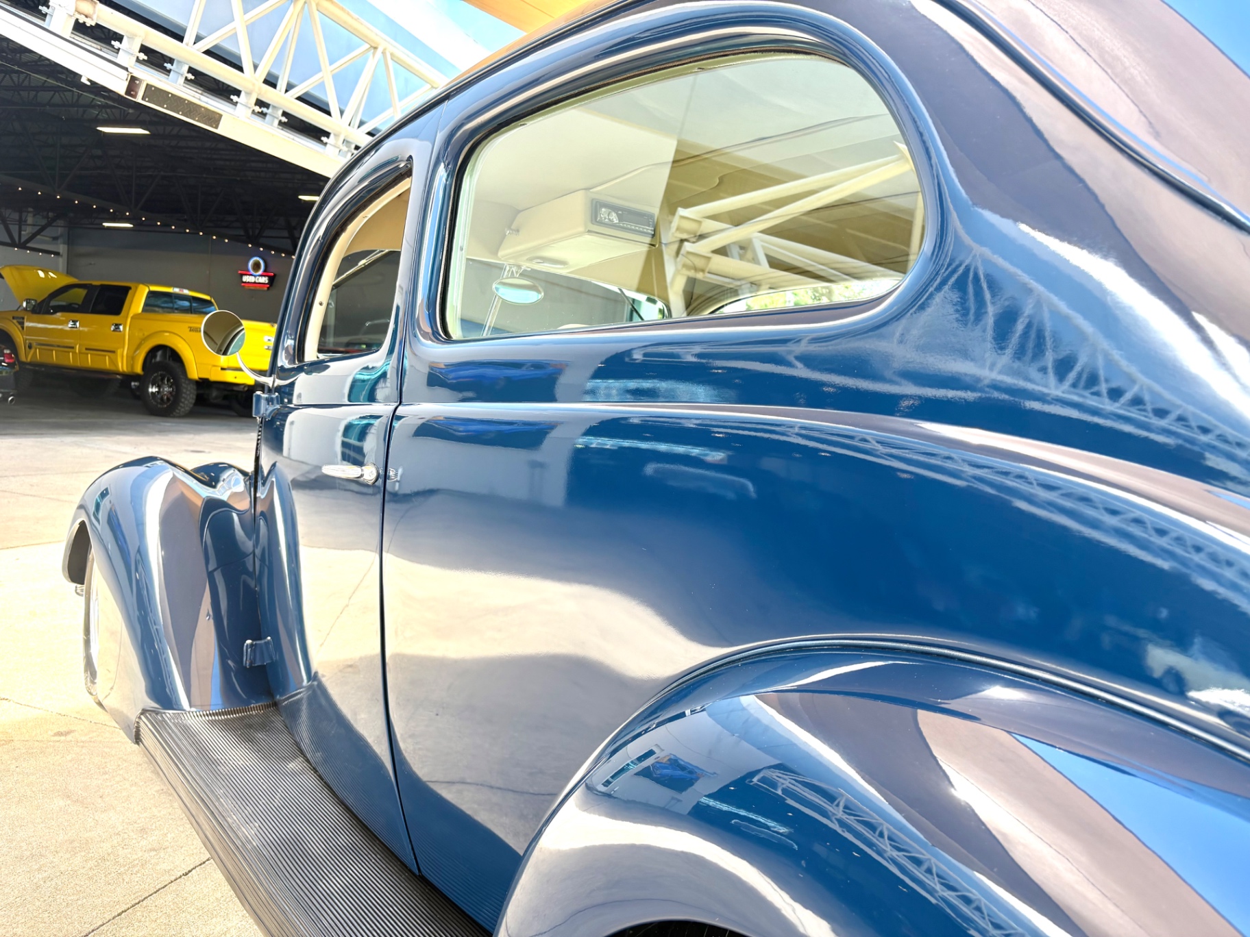 Vehicle photo 13