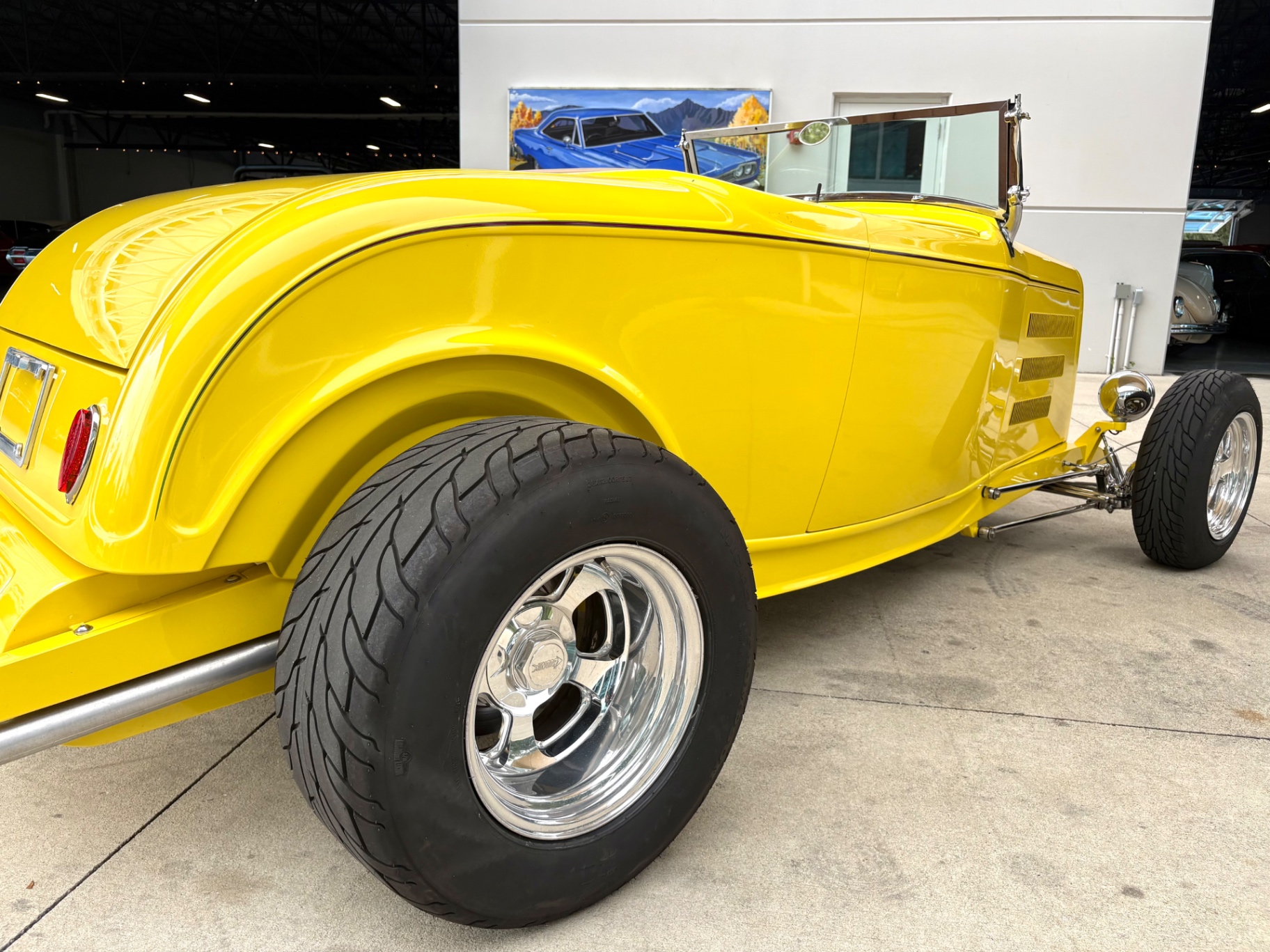 Vehicle photo 16