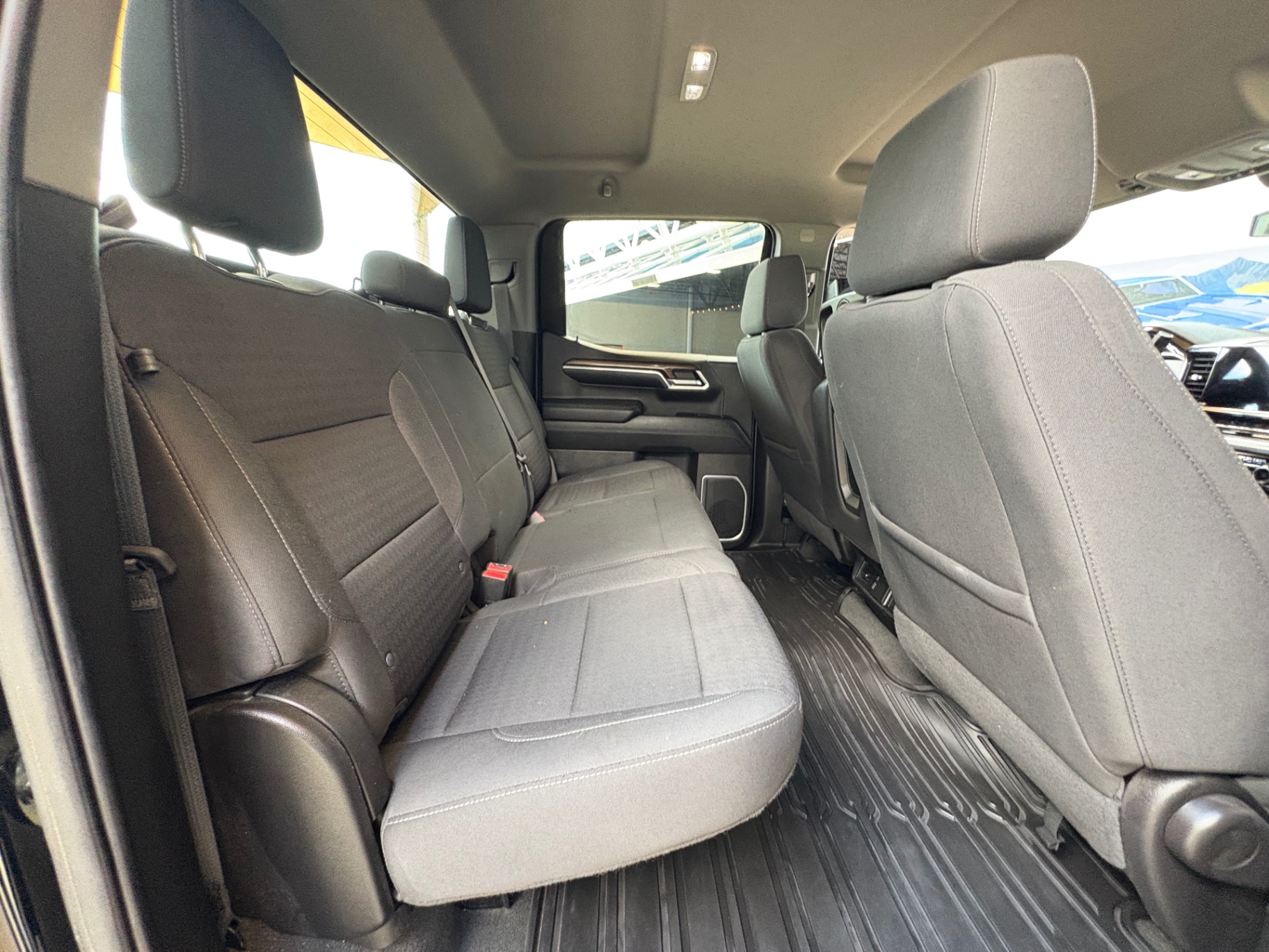 Vehicle photo 43