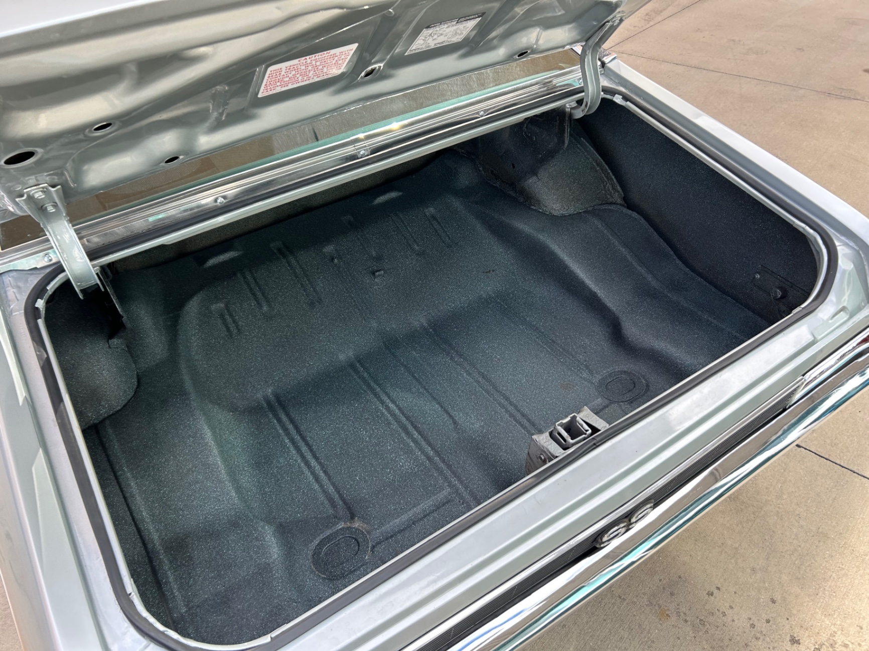 Vehicle photo 9