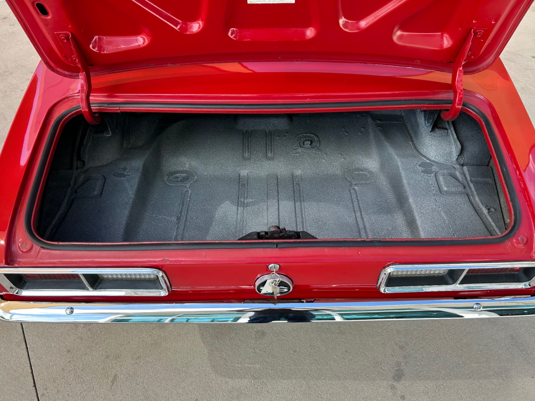 Vehicle photo 8