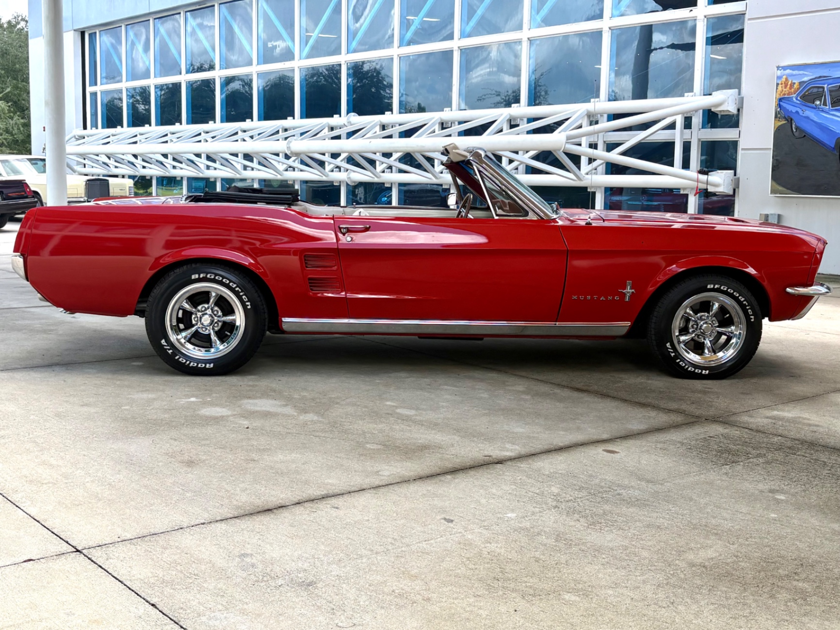 Vehicle photo 5