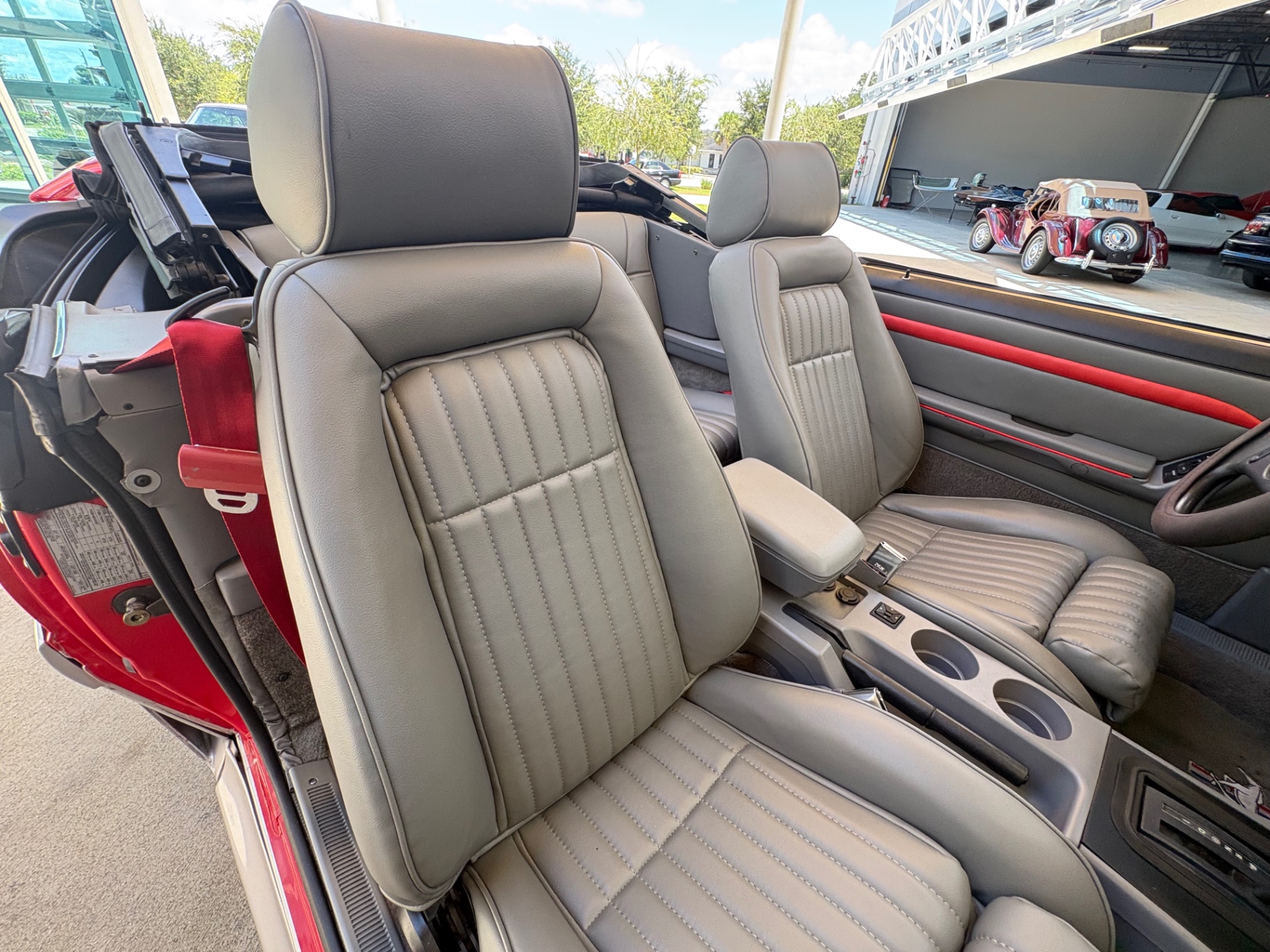 Vehicle photo 46