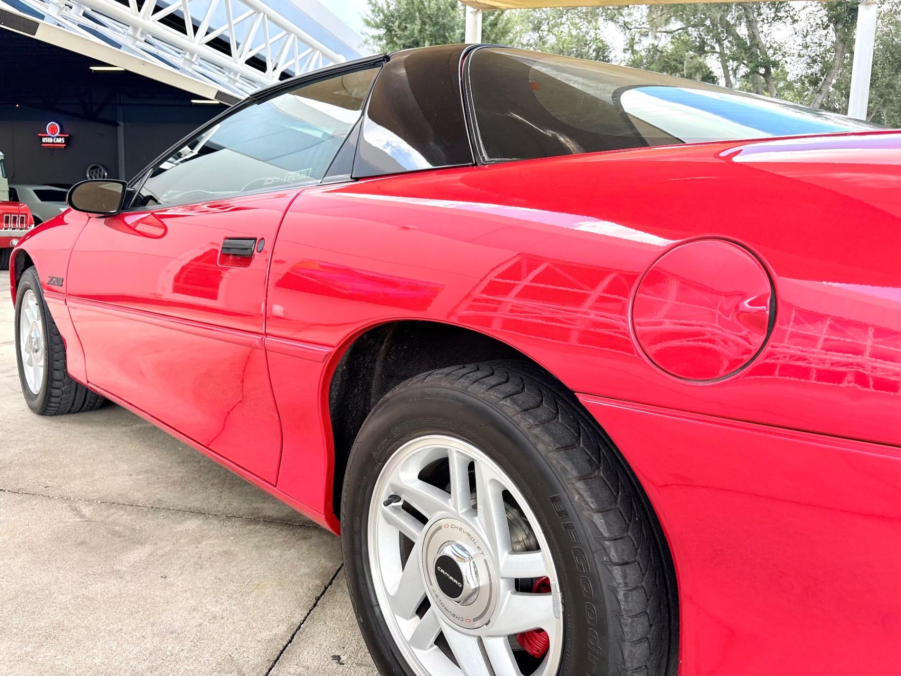 Vehicle photo 14