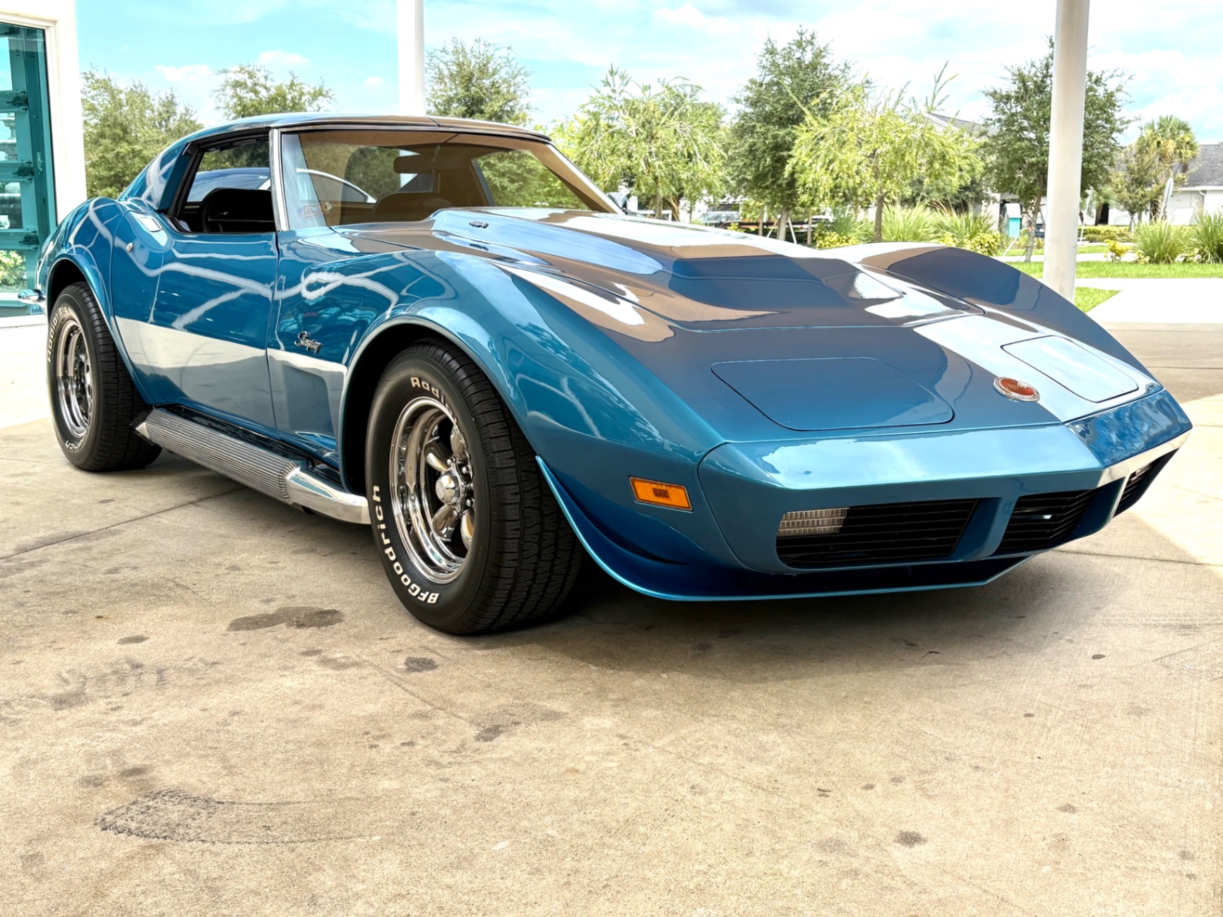 Vehicle photo 4