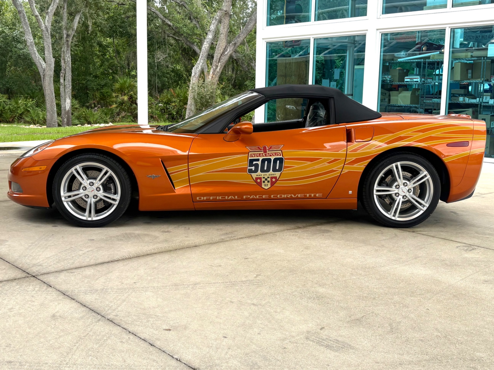 Vehicle photo 24