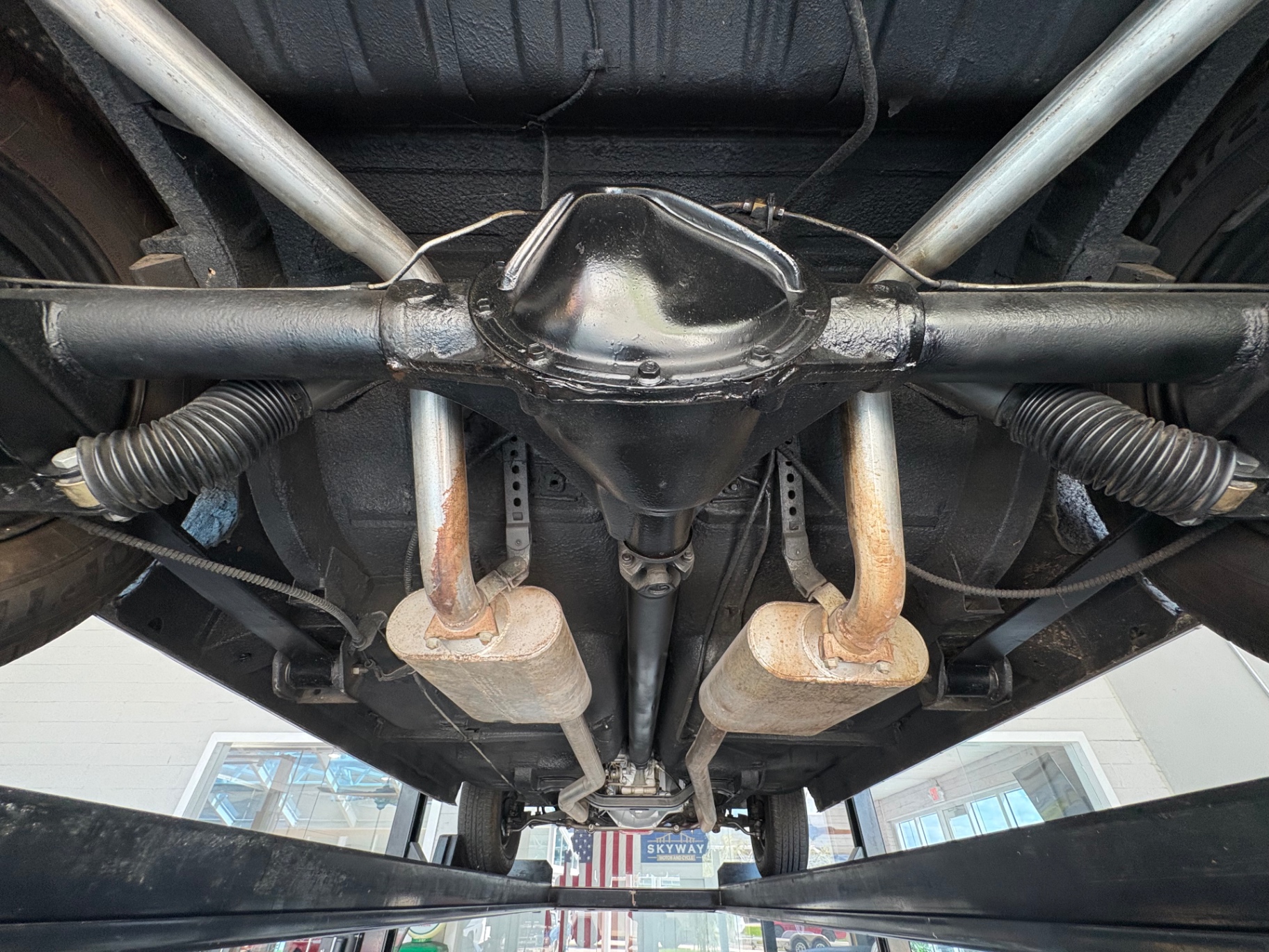 Vehicle photo 43