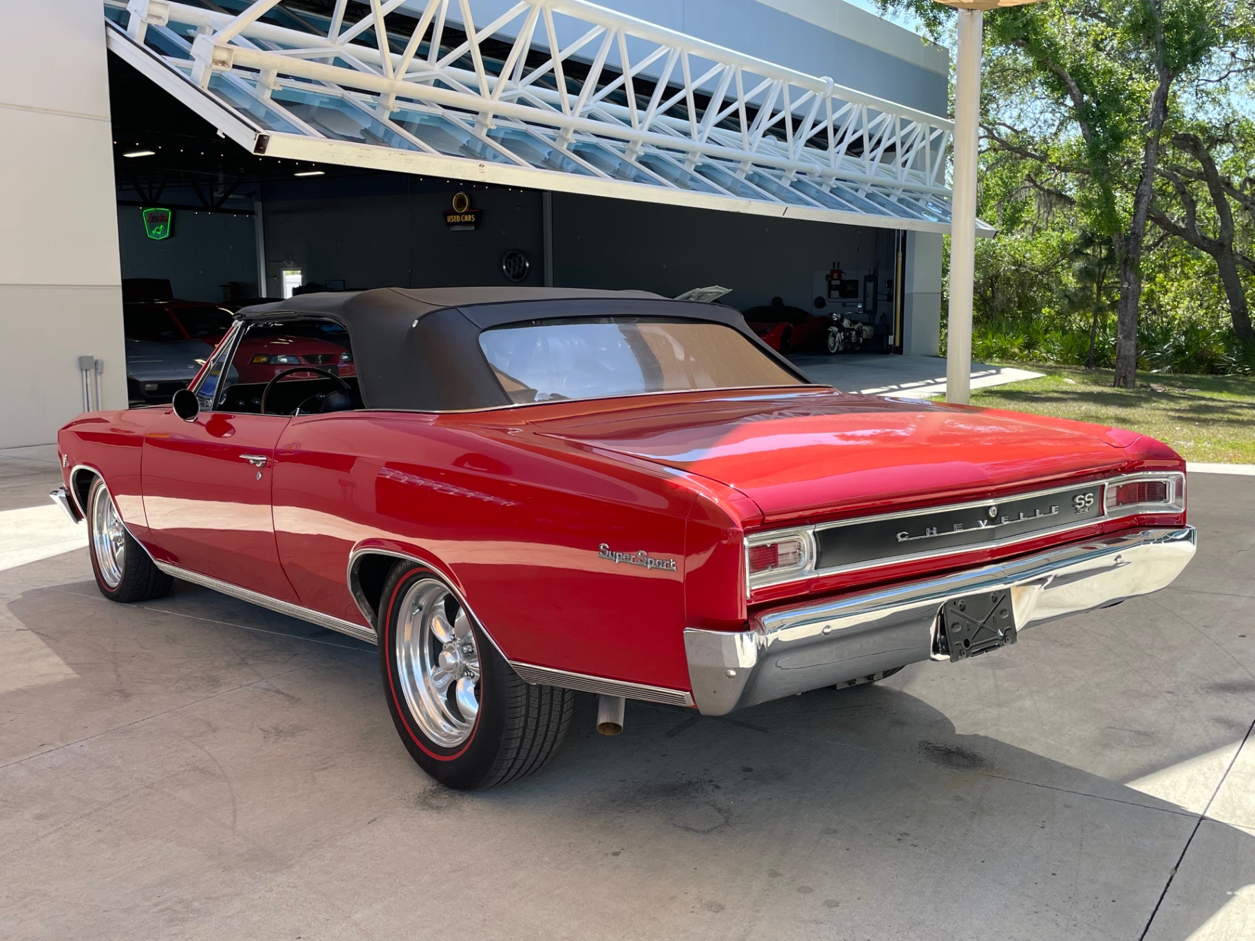 Vehicle photo 8