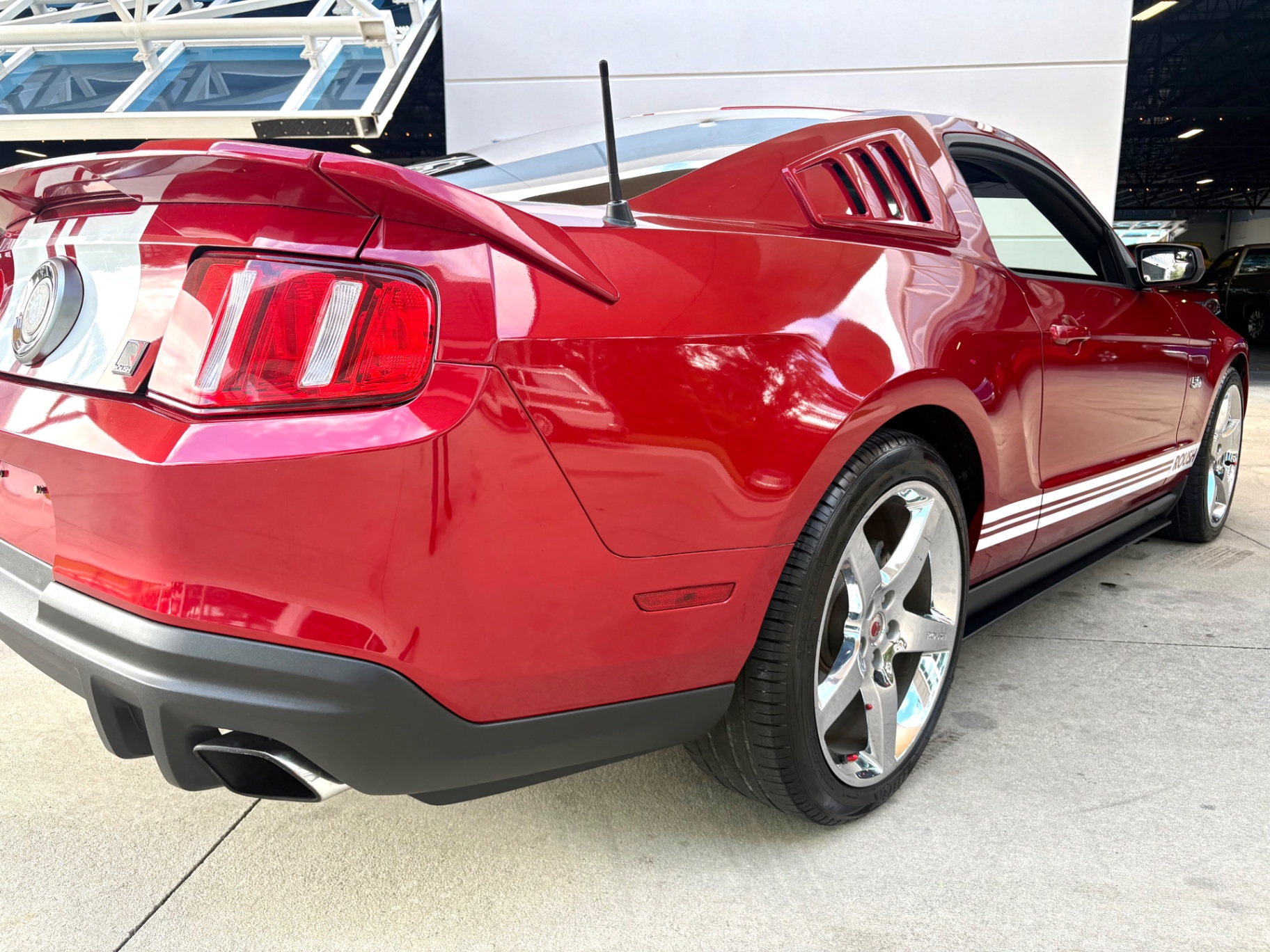 Vehicle photo 17
