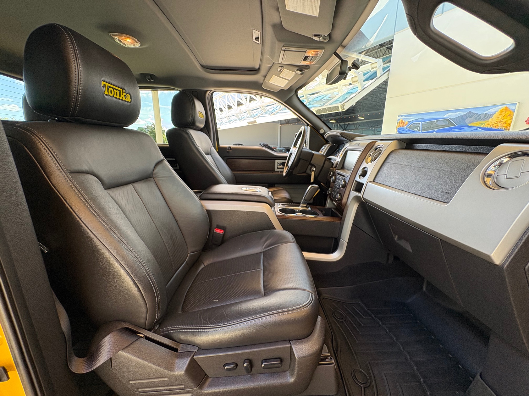 Vehicle photo 43