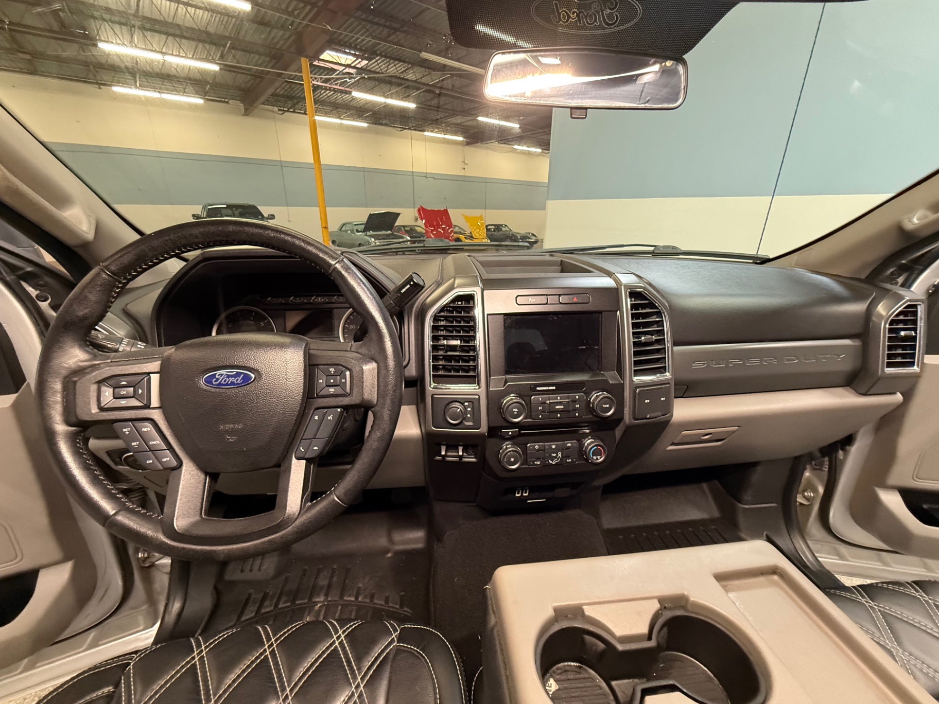 Vehicle photo 30