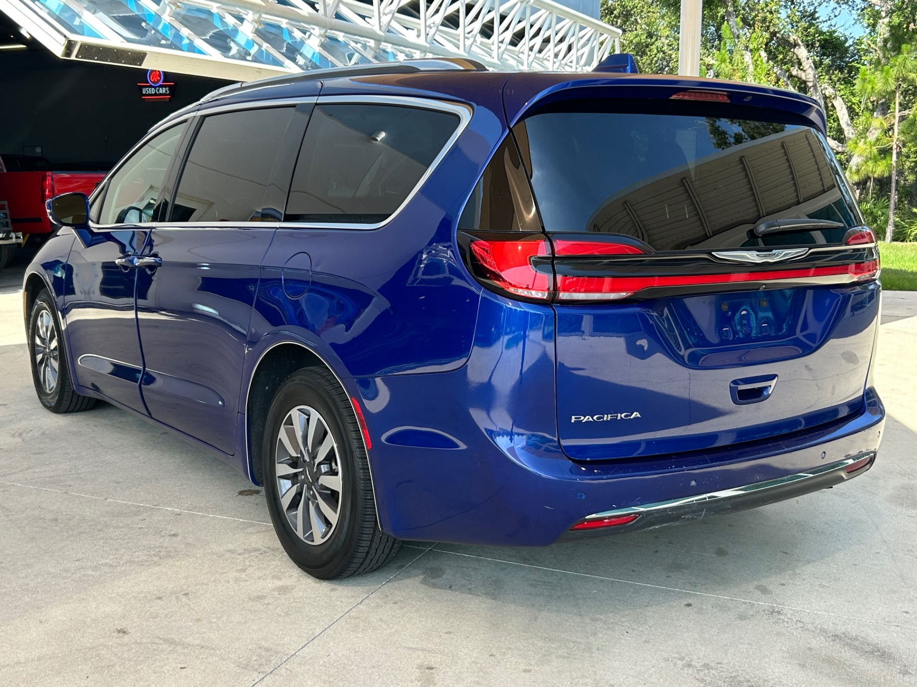 Vehicle photo 10