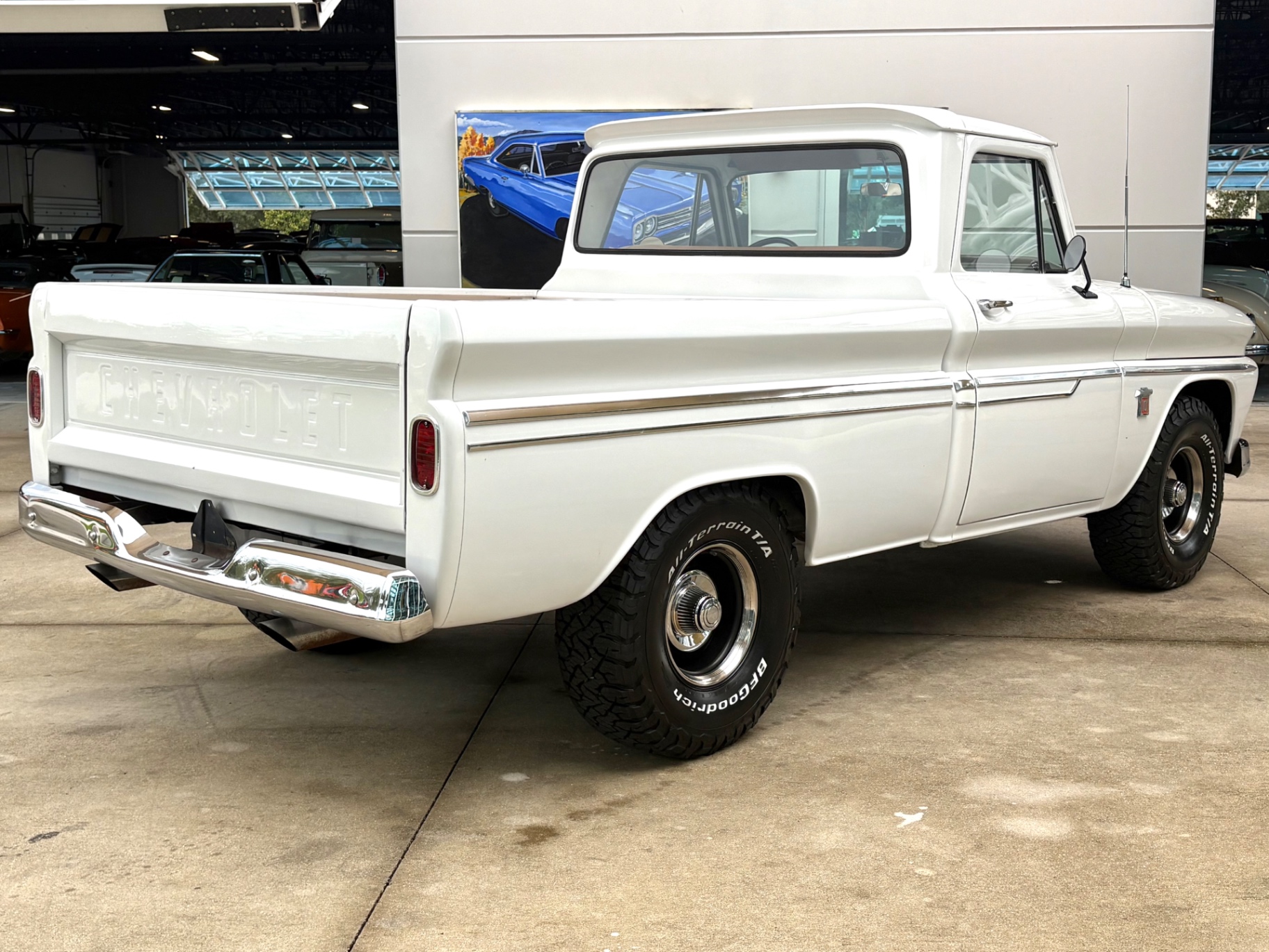 Vehicle photo 6