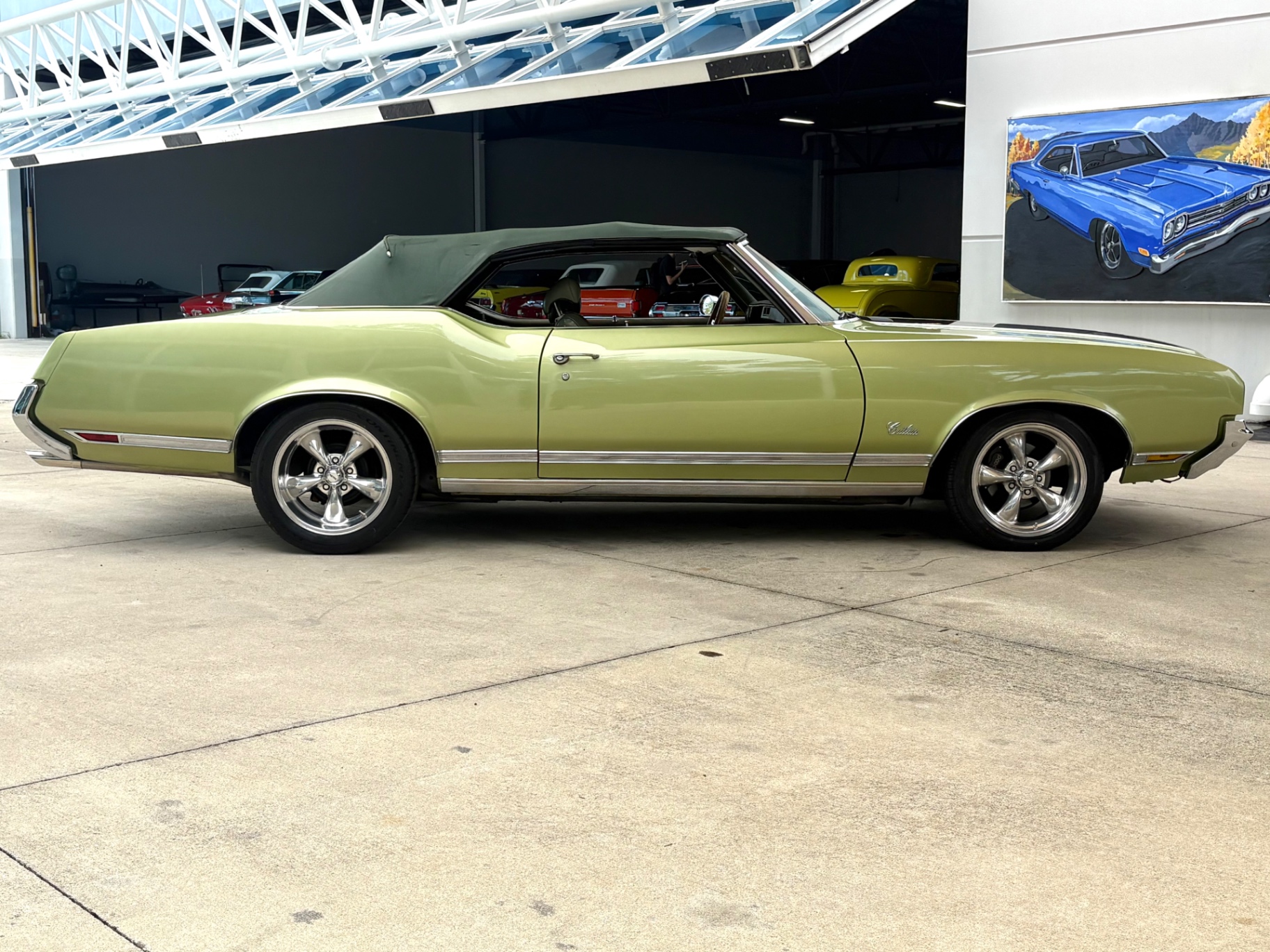 Vehicle photo 22