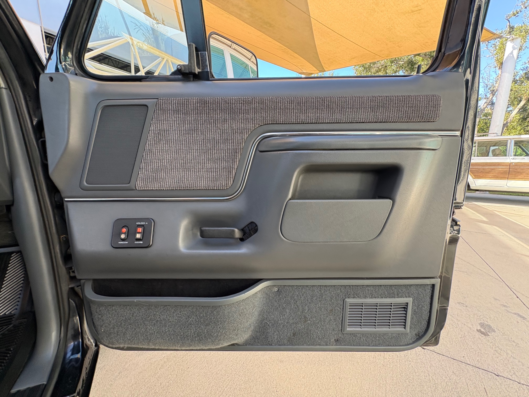 Vehicle photo 35
