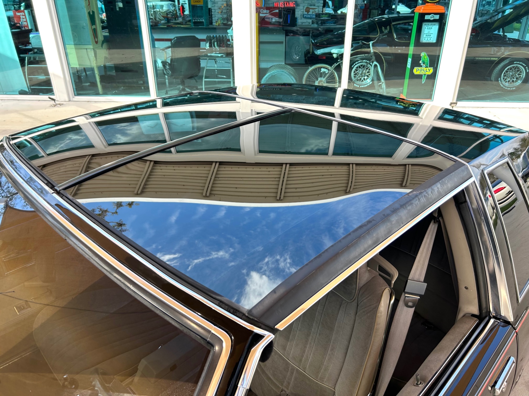 Vehicle photo 18