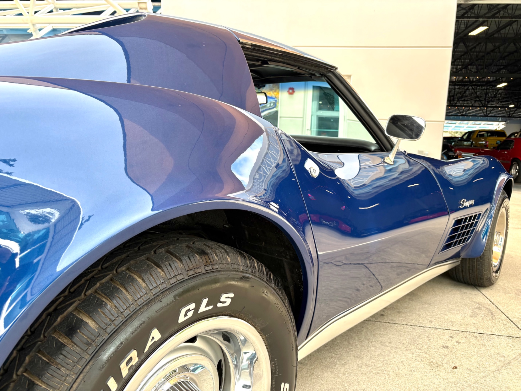 Vehicle photo 17
