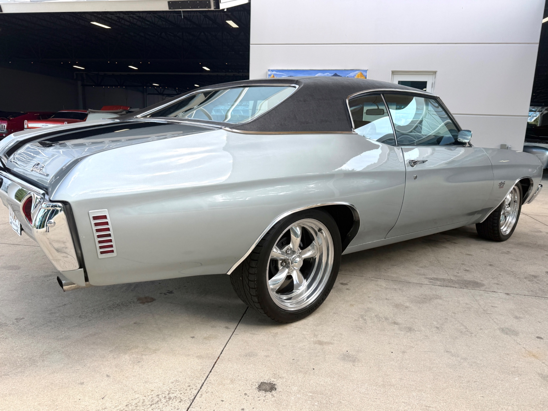 Vehicle photo 16