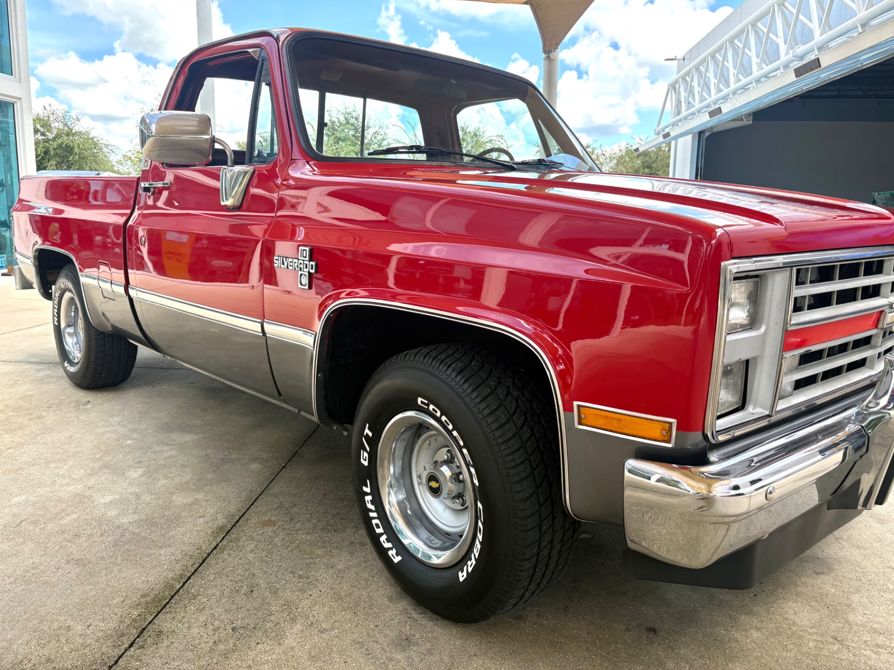 Vehicle photo 19