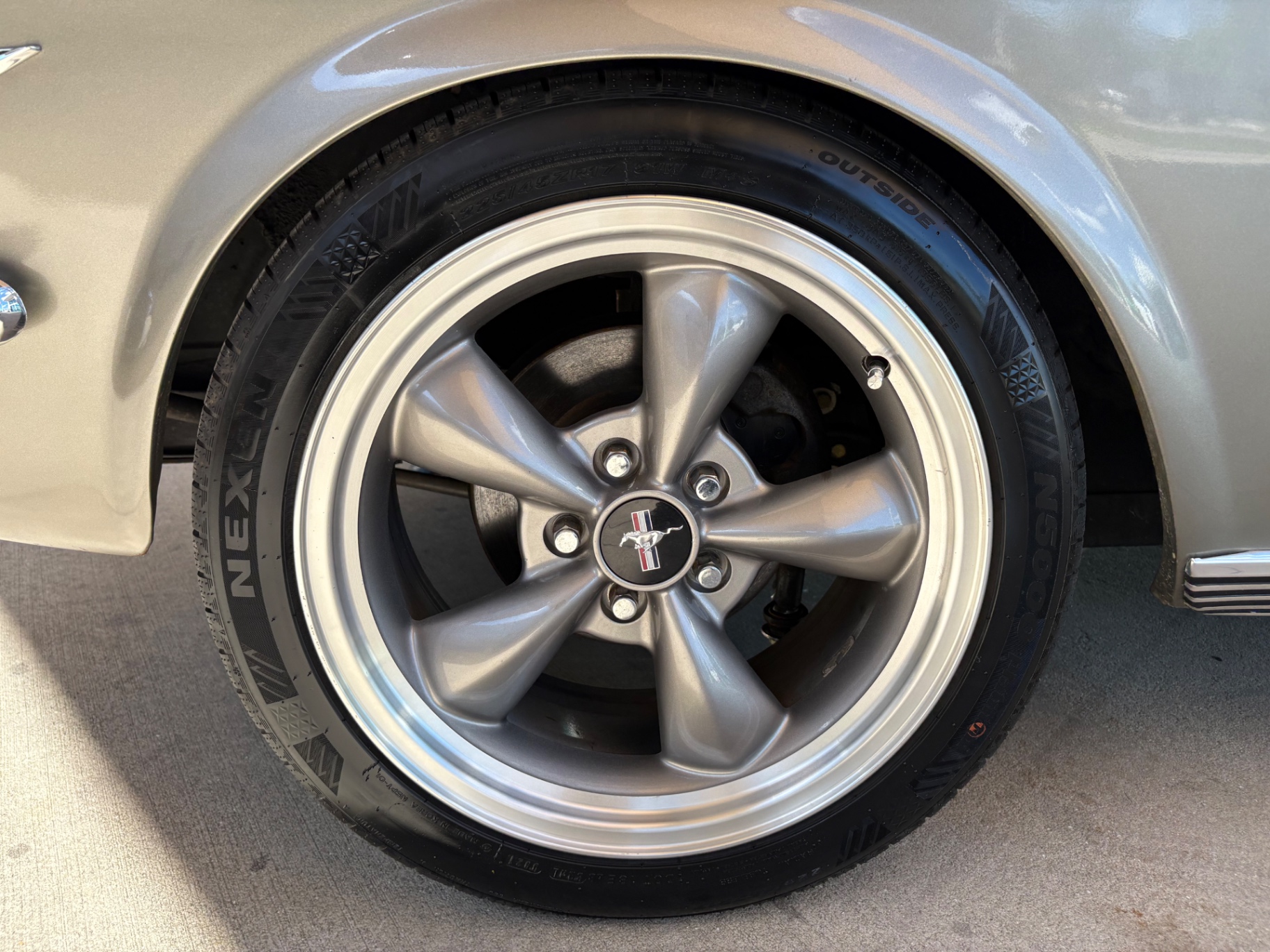 Vehicle photo 21