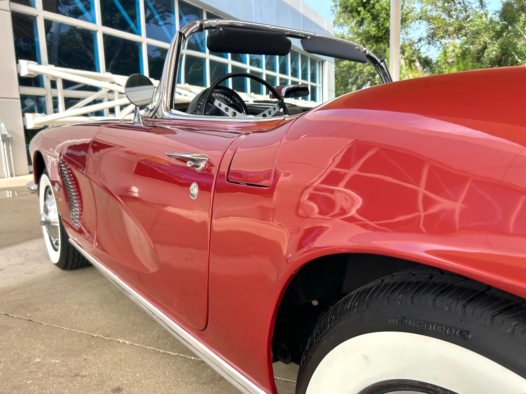 Vehicle photo 13