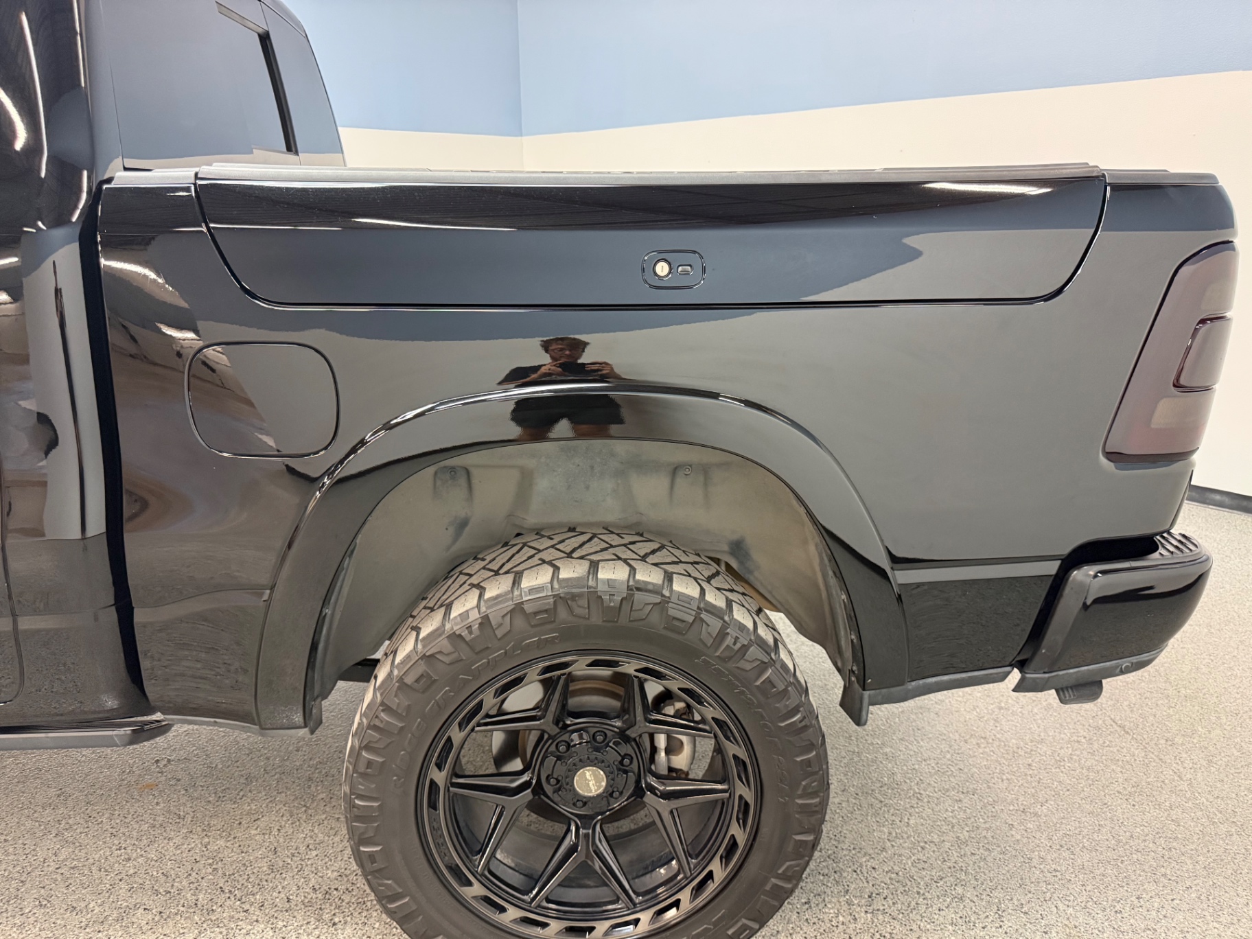 Vehicle photo 13