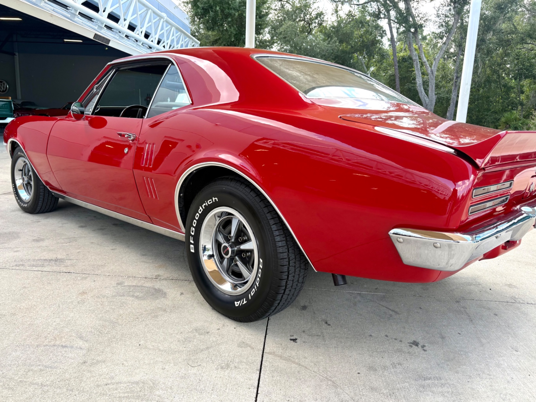 Vehicle photo 15
