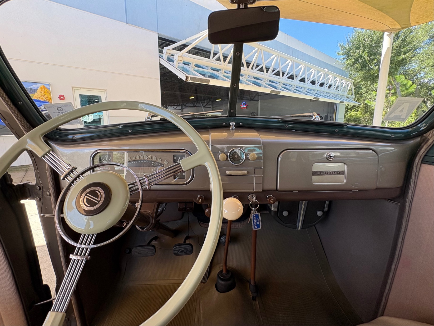 Vehicle photo 30