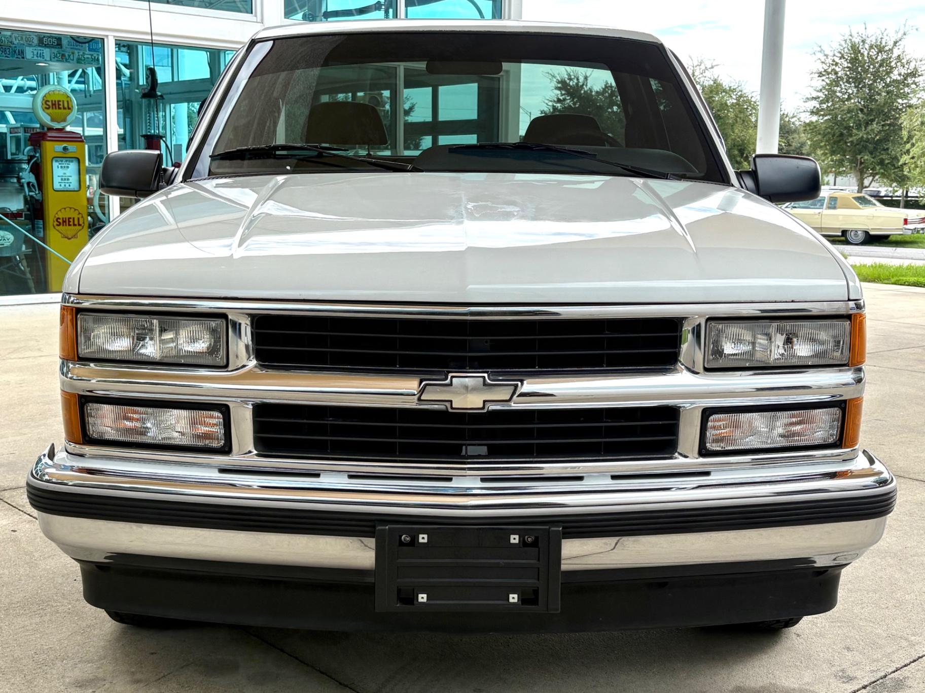 Vehicle photo 2