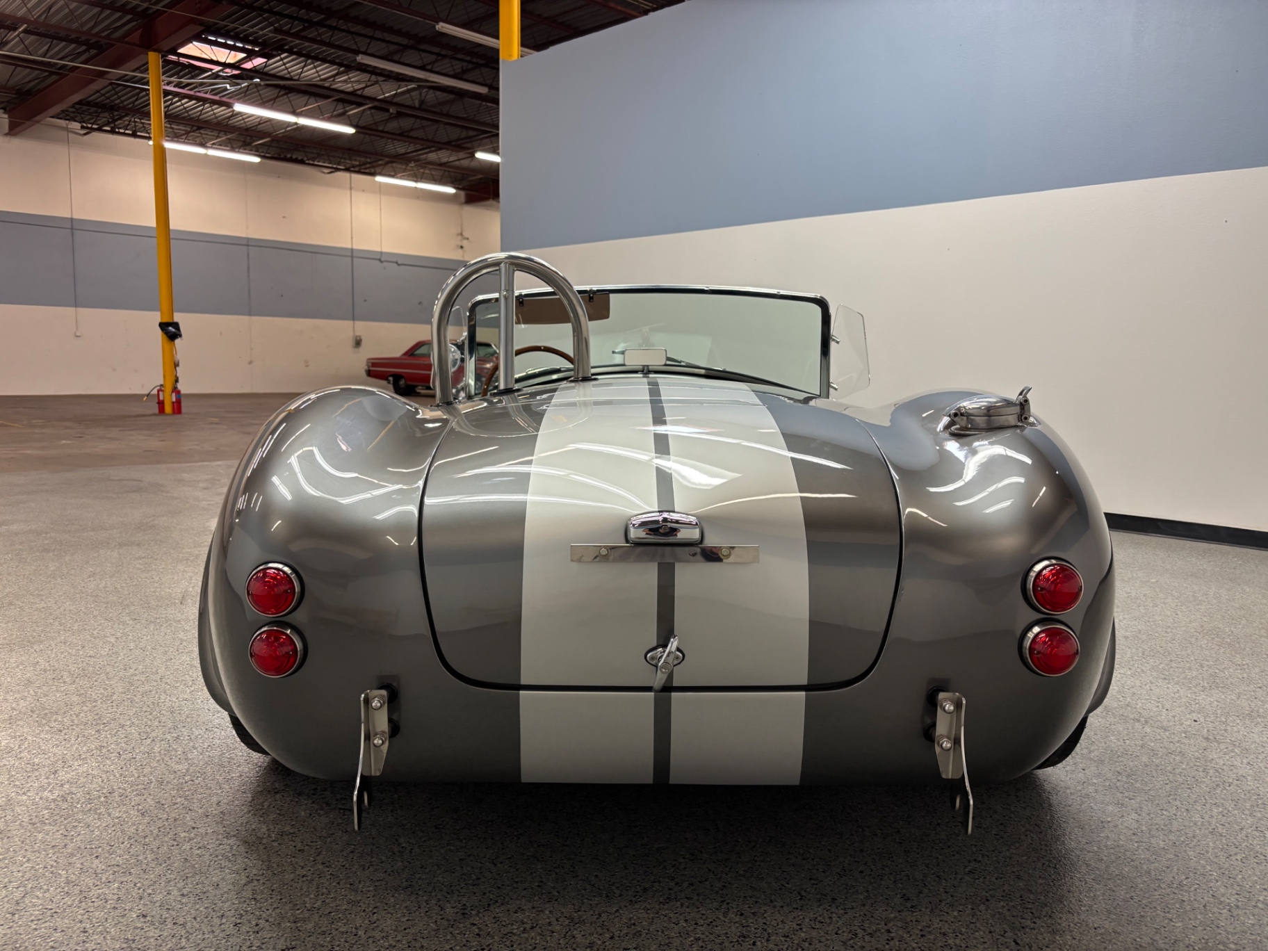 Vehicle photo 6