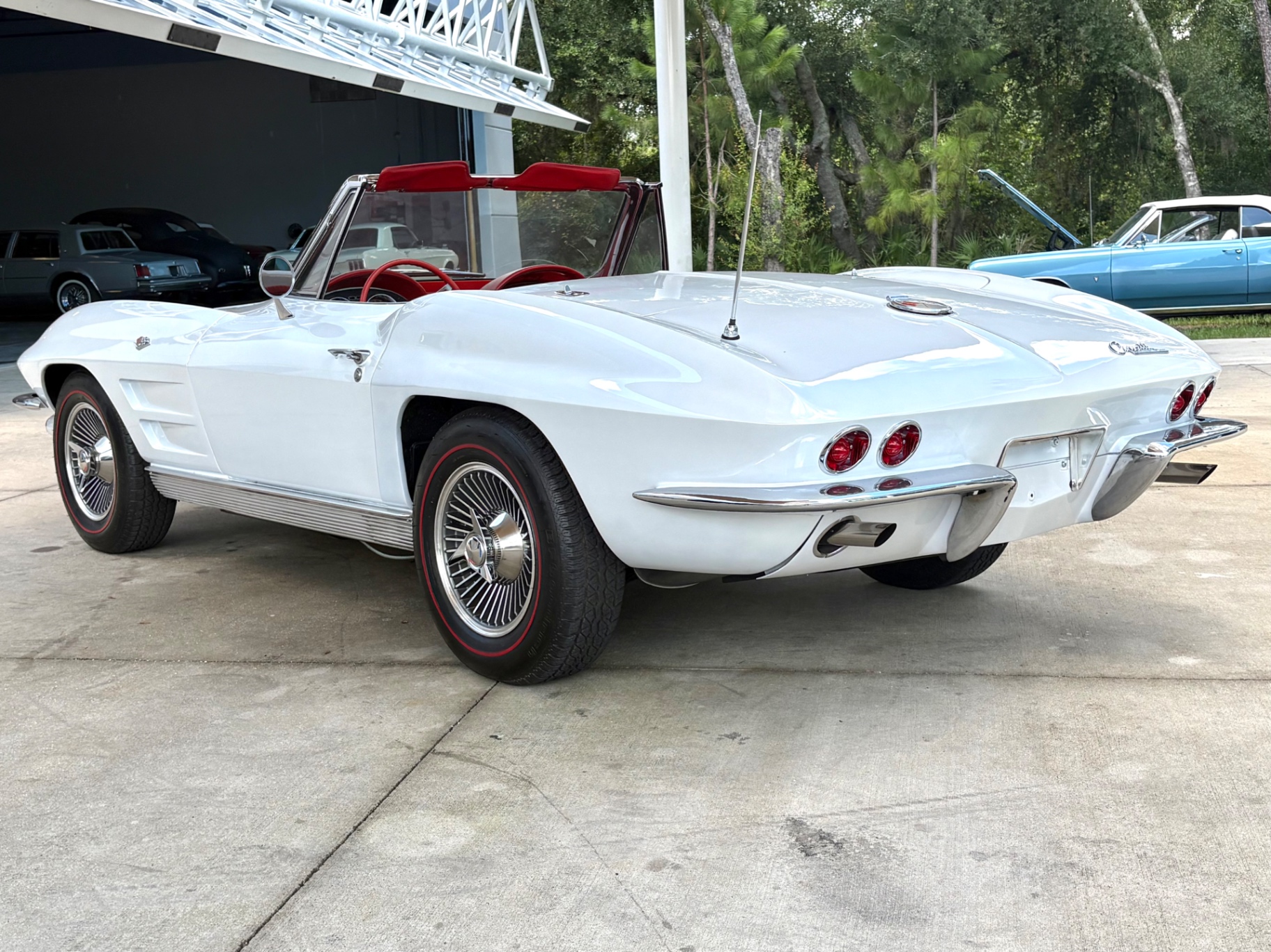 Vehicle photo 9