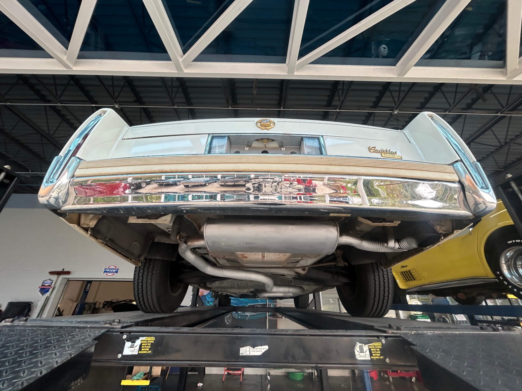 Vehicle photo 25