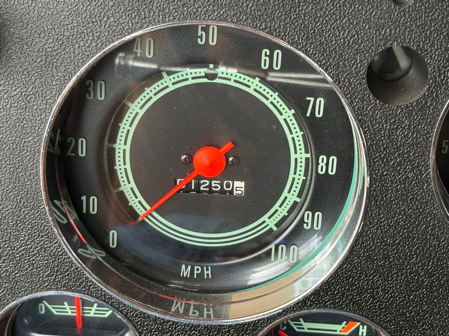 Vehicle photo 25