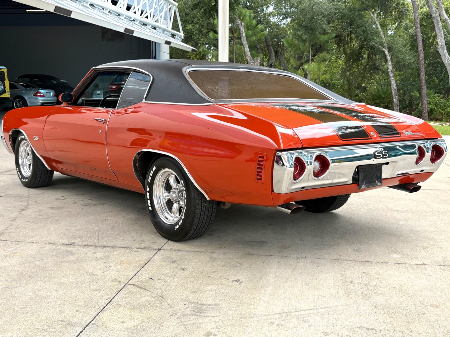 Vehicle photo 8