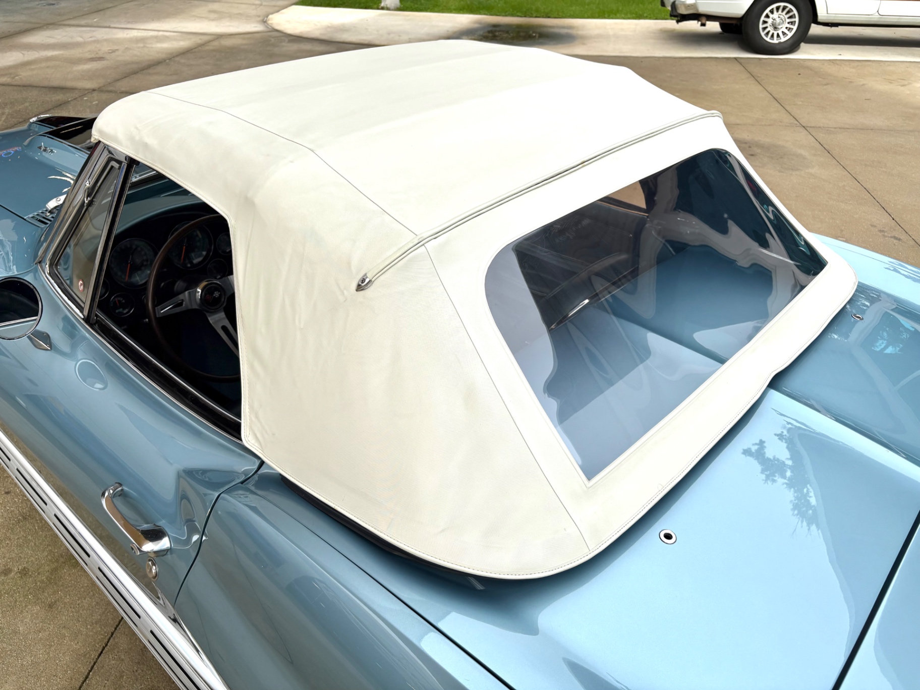 Vehicle photo 24