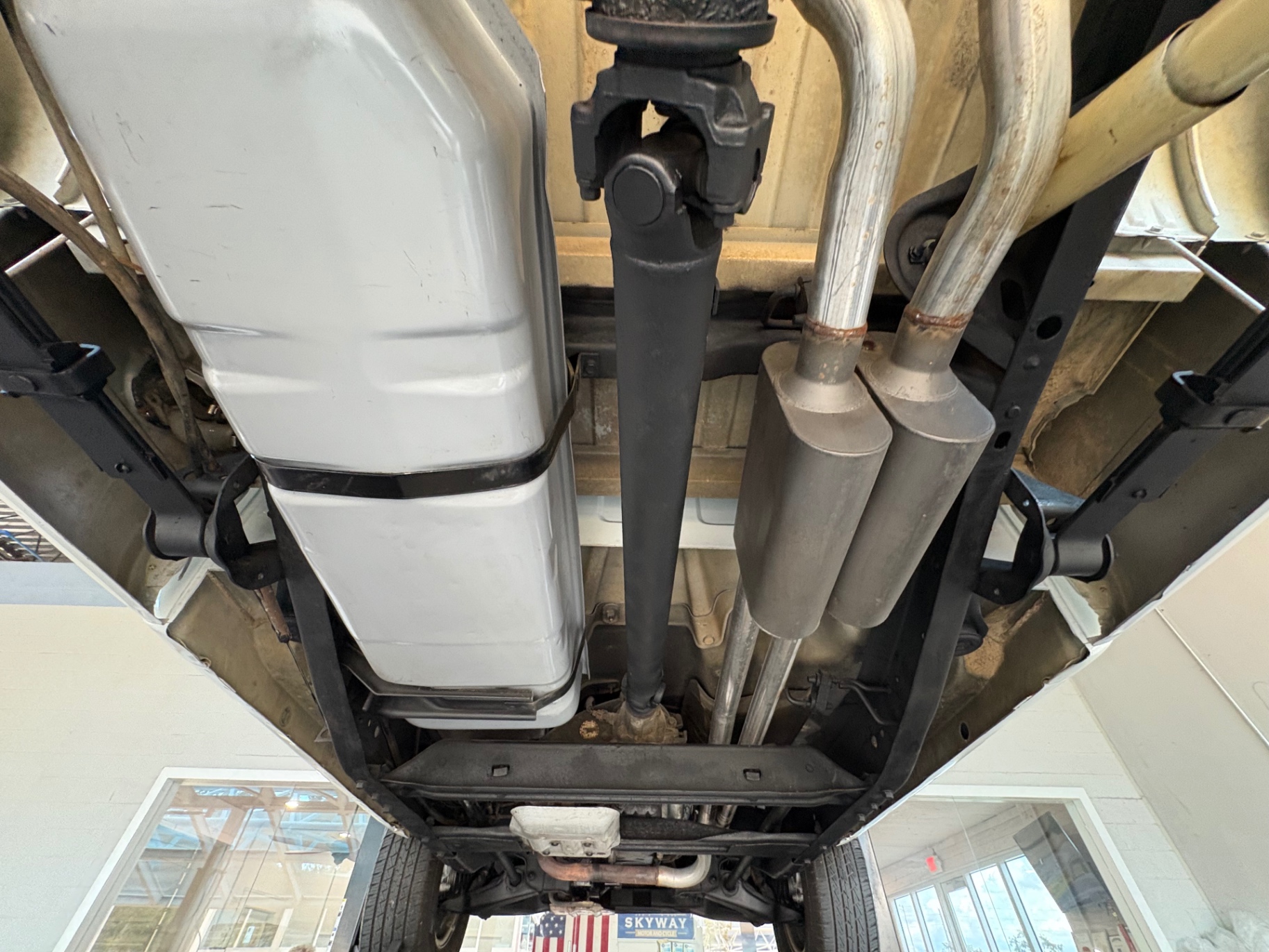 Vehicle photo 43