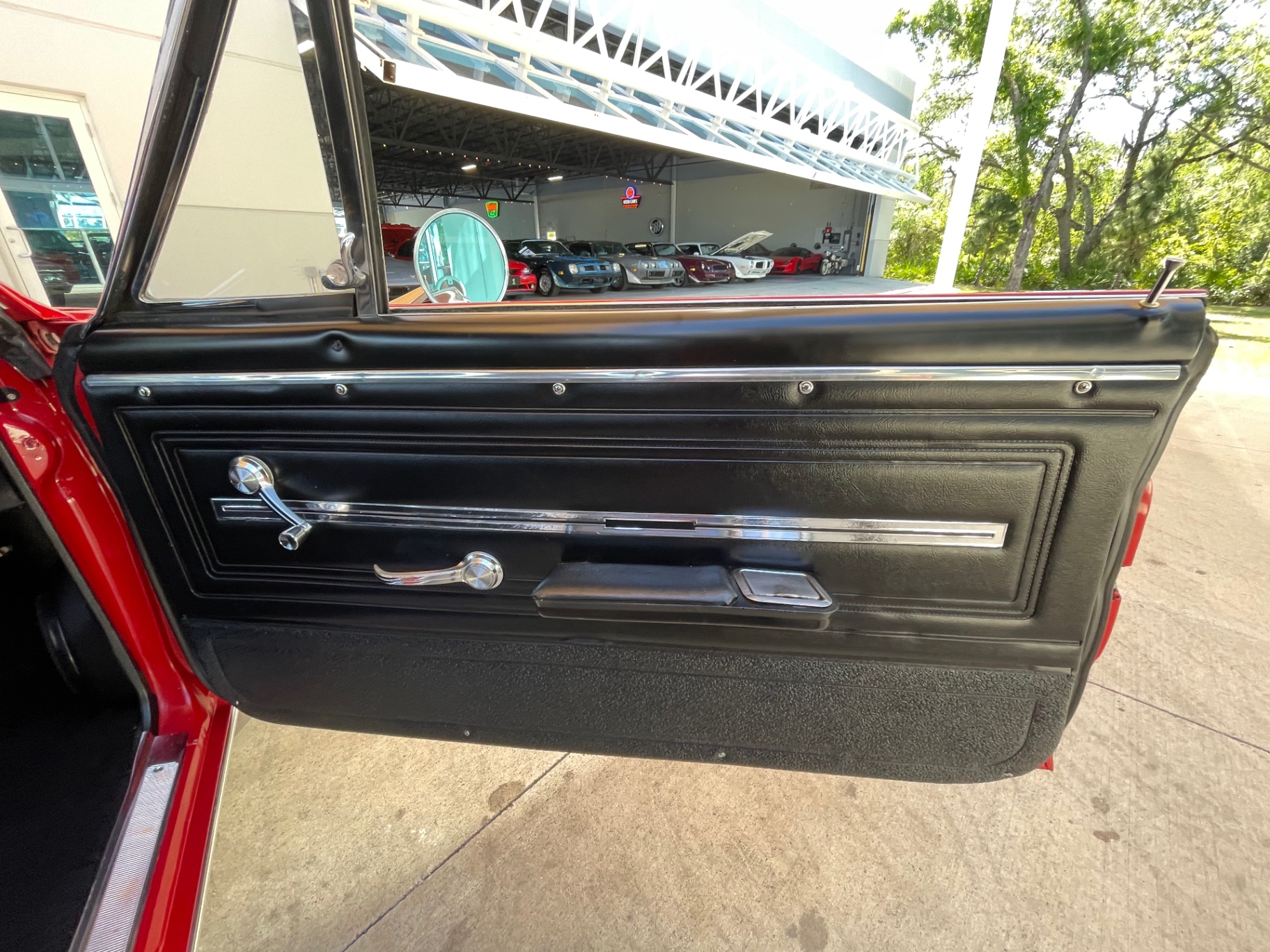 Vehicle photo 35