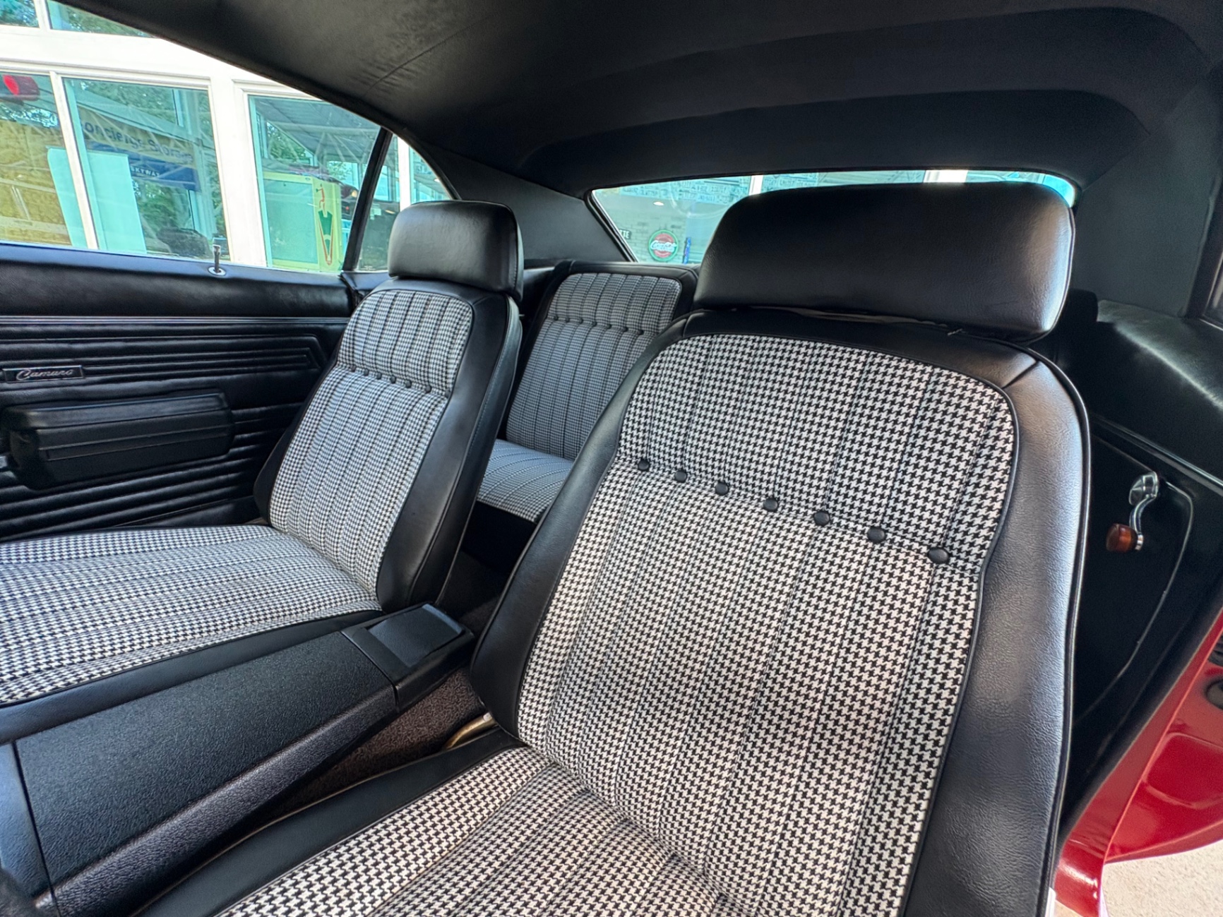 Vehicle photo 37